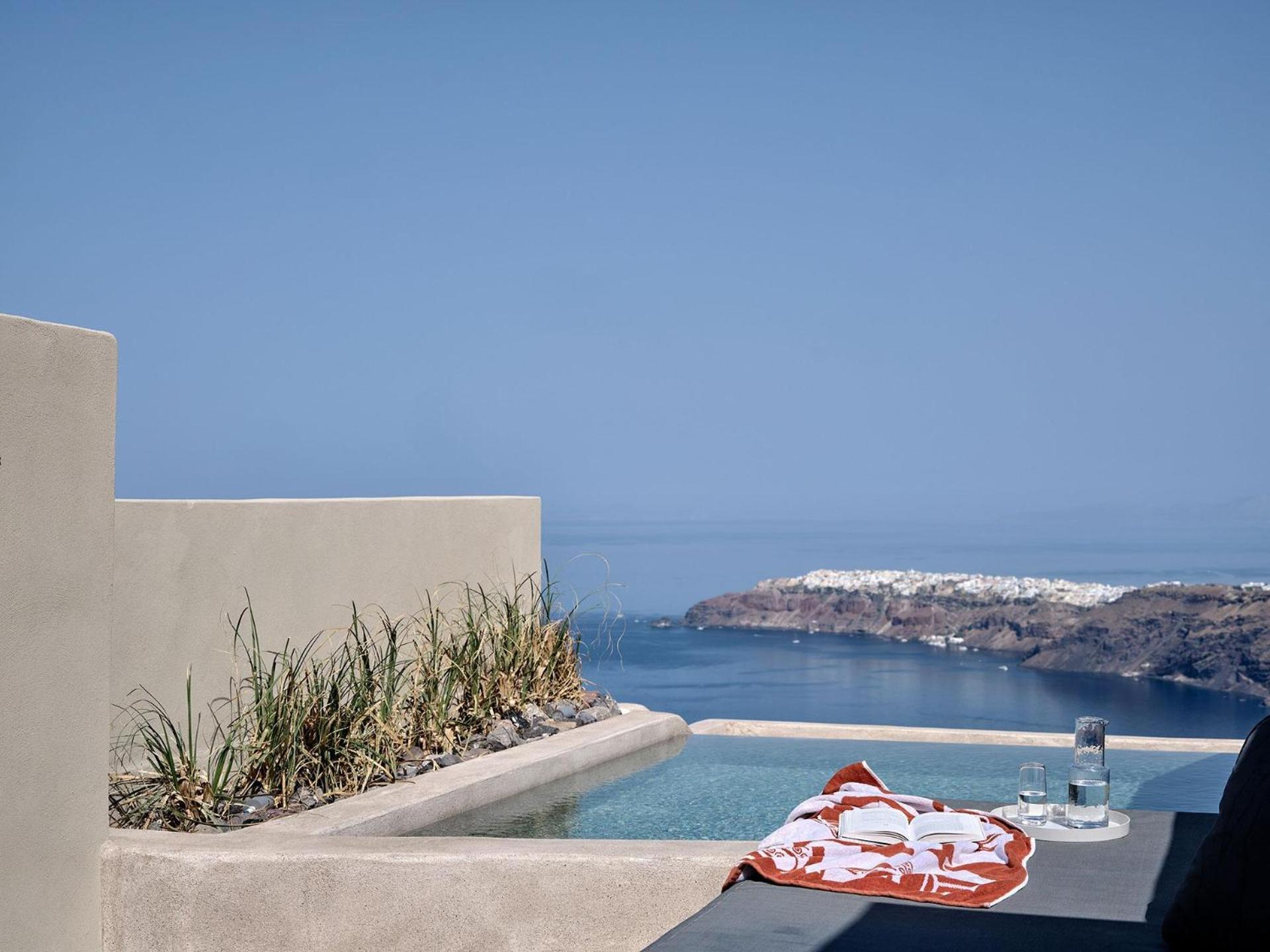 Finesse Suite Private Infinity Pool Caldera View