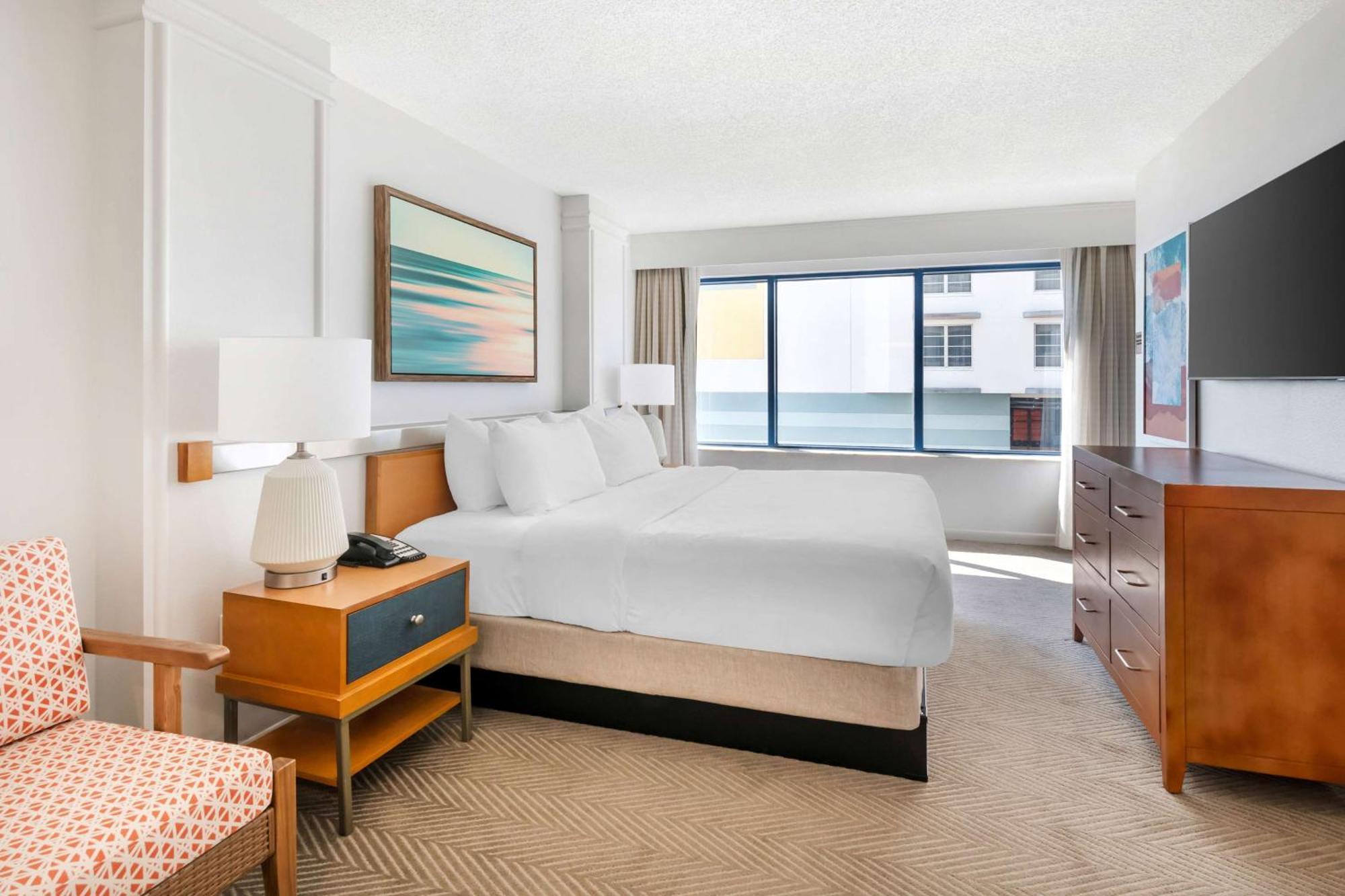 One-Bedroom King Suite Balcony Sofa Bed