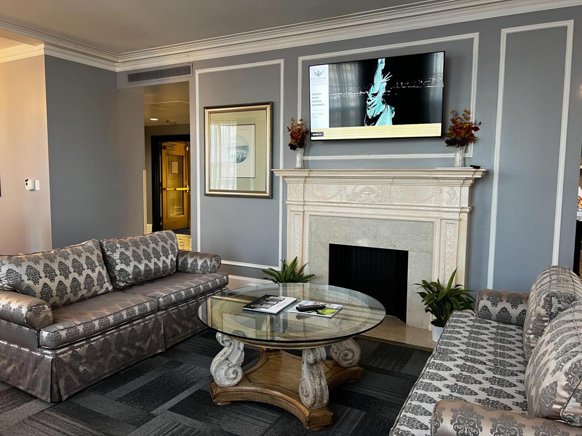 Club King Lounge Access