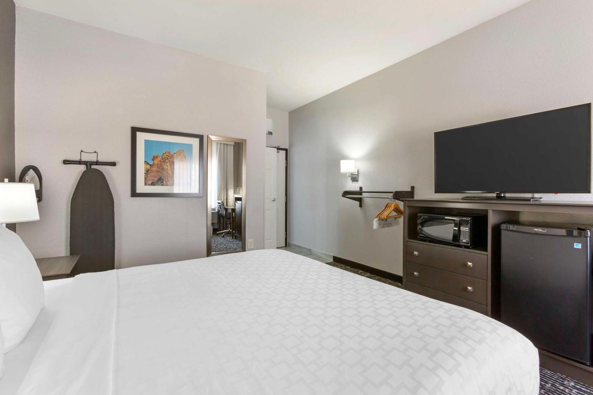 King Room - Disability Access,1625489492:JPEG