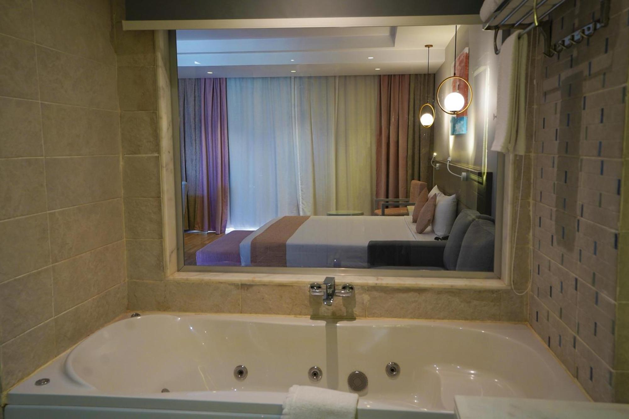 Premium room Jacuzzi indoor sea view