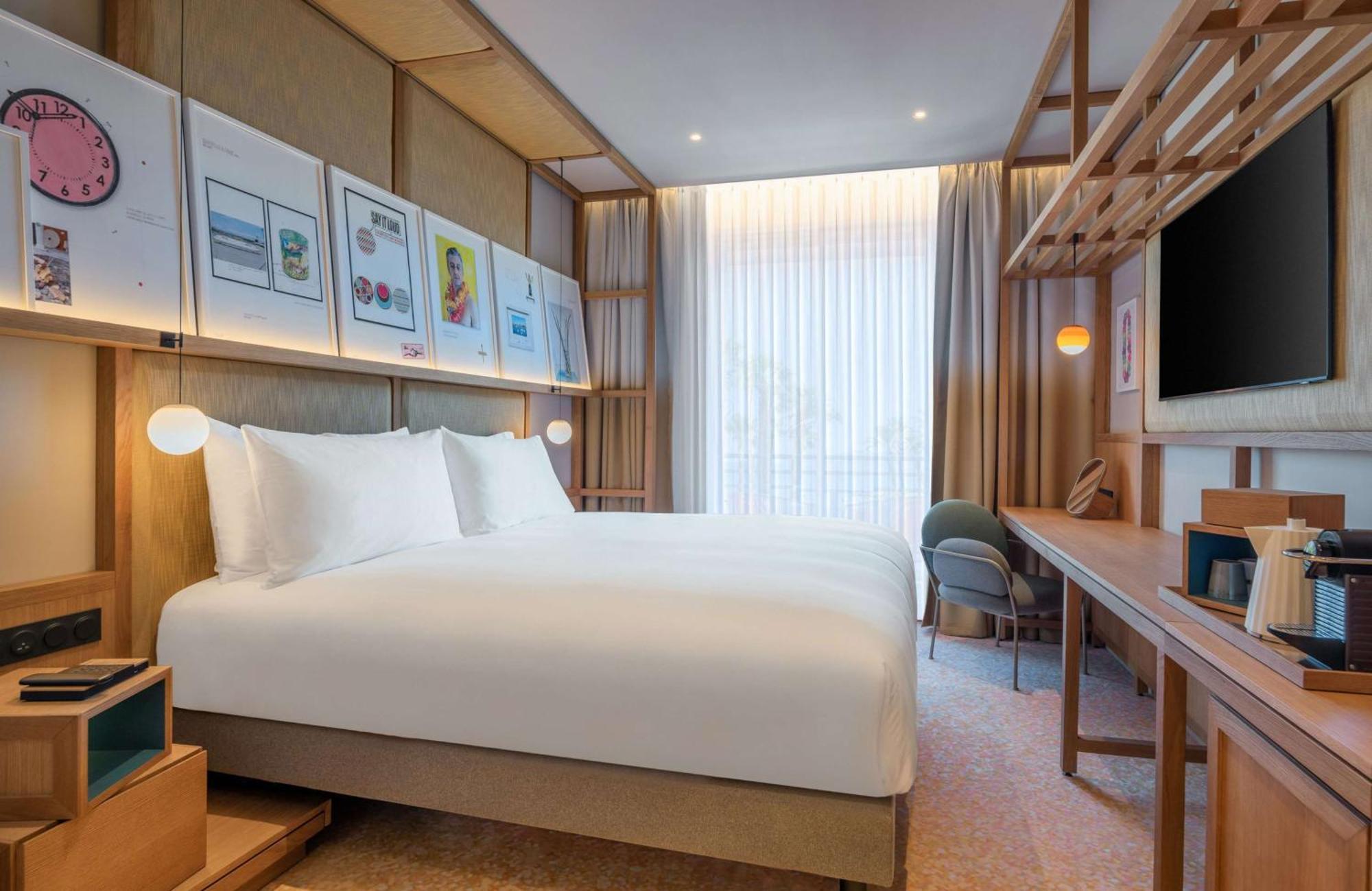 Premium King Room Partial Sea View