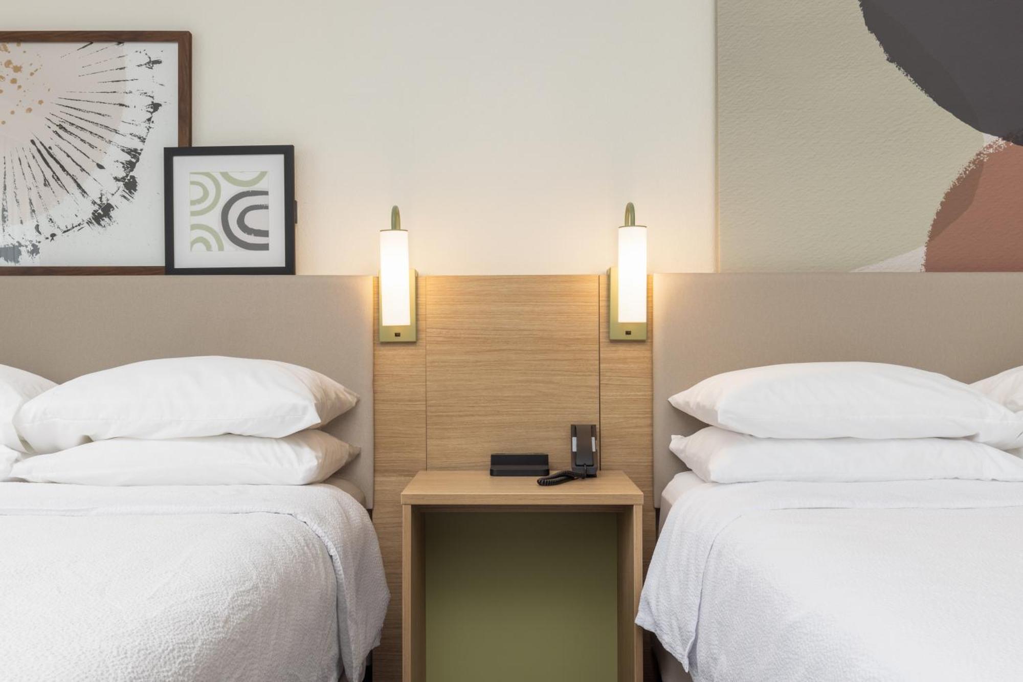 Queen Room with Two Queen Beds,1628664320:JPEG