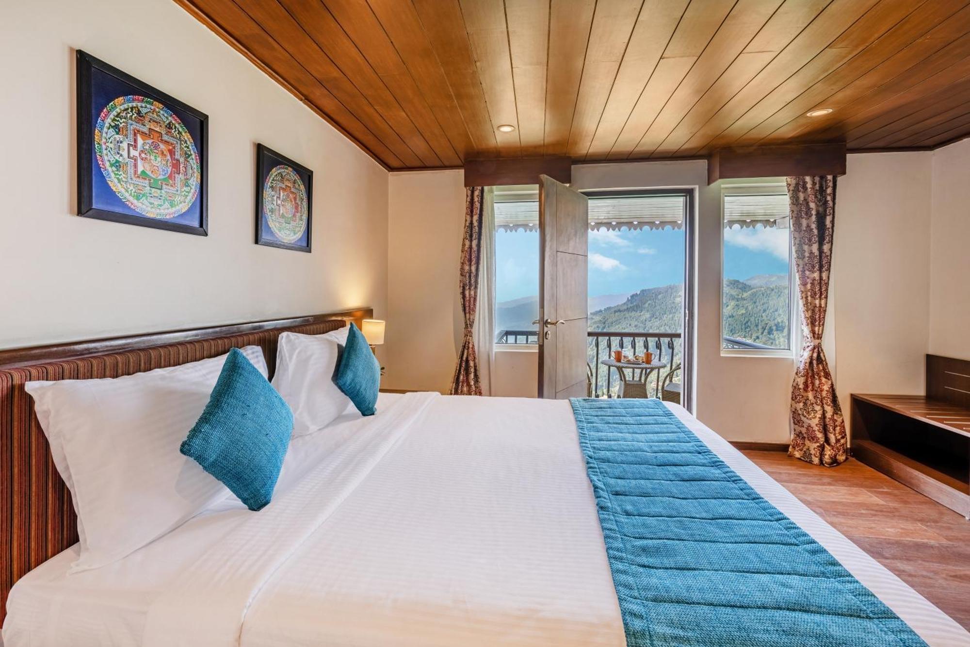 Valley View Privilege Suite with balcony