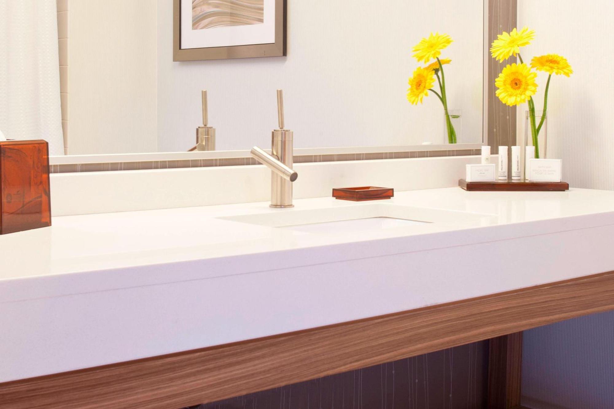 Queen Room with Two Queen Beds and Roll-In Shower - Mobility Access/Hearing Accessible
