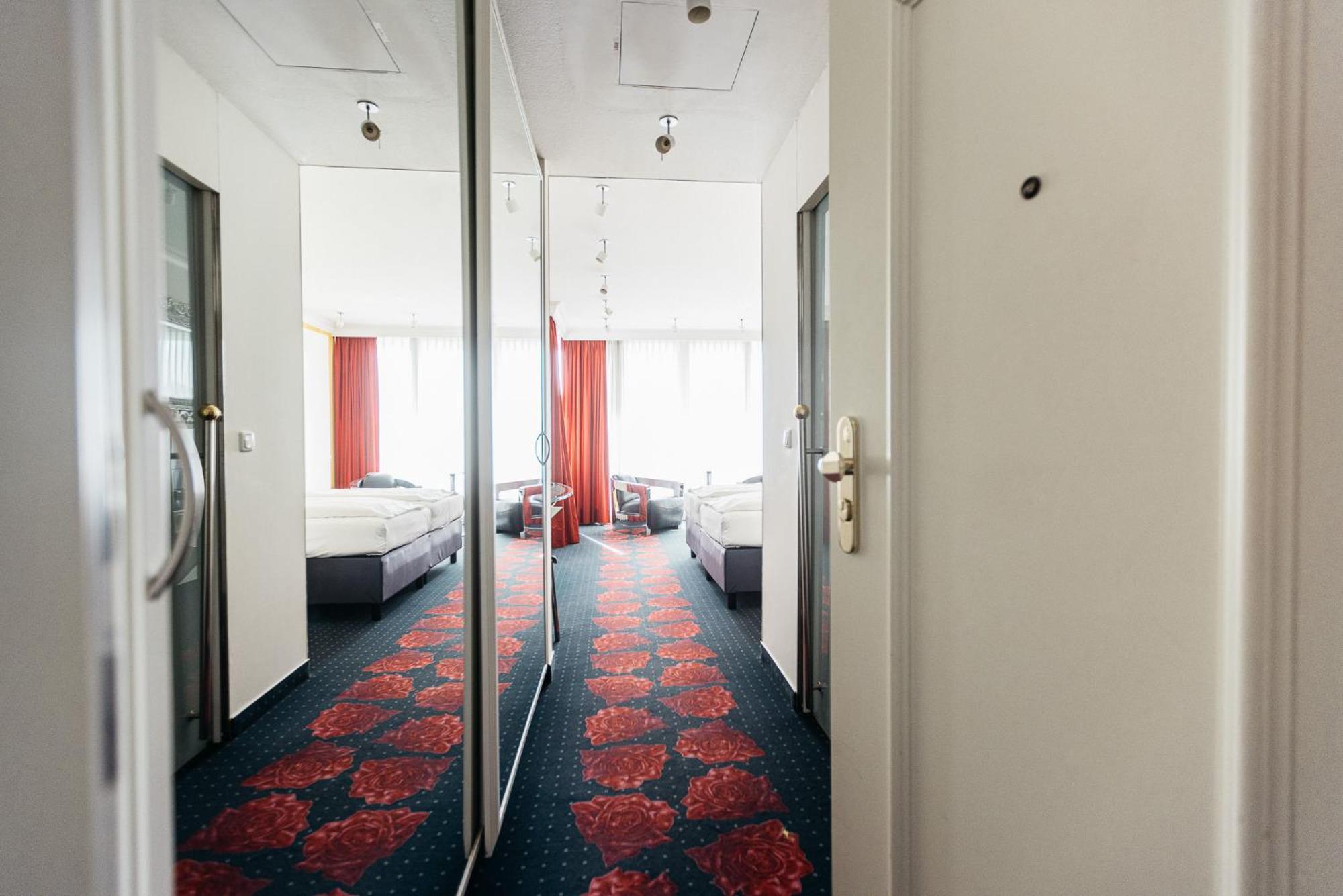 Double Room,1639561239:JPEG