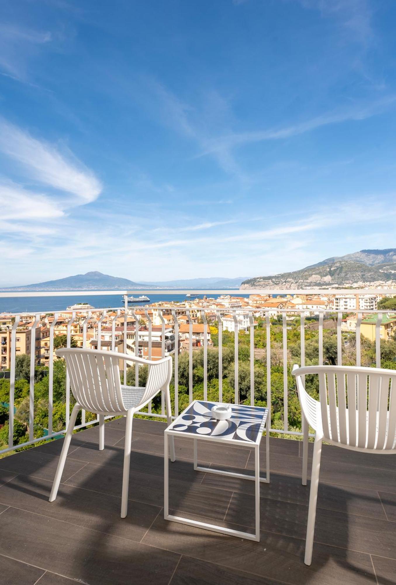 Deluxe Double or Twin Room with Sea View