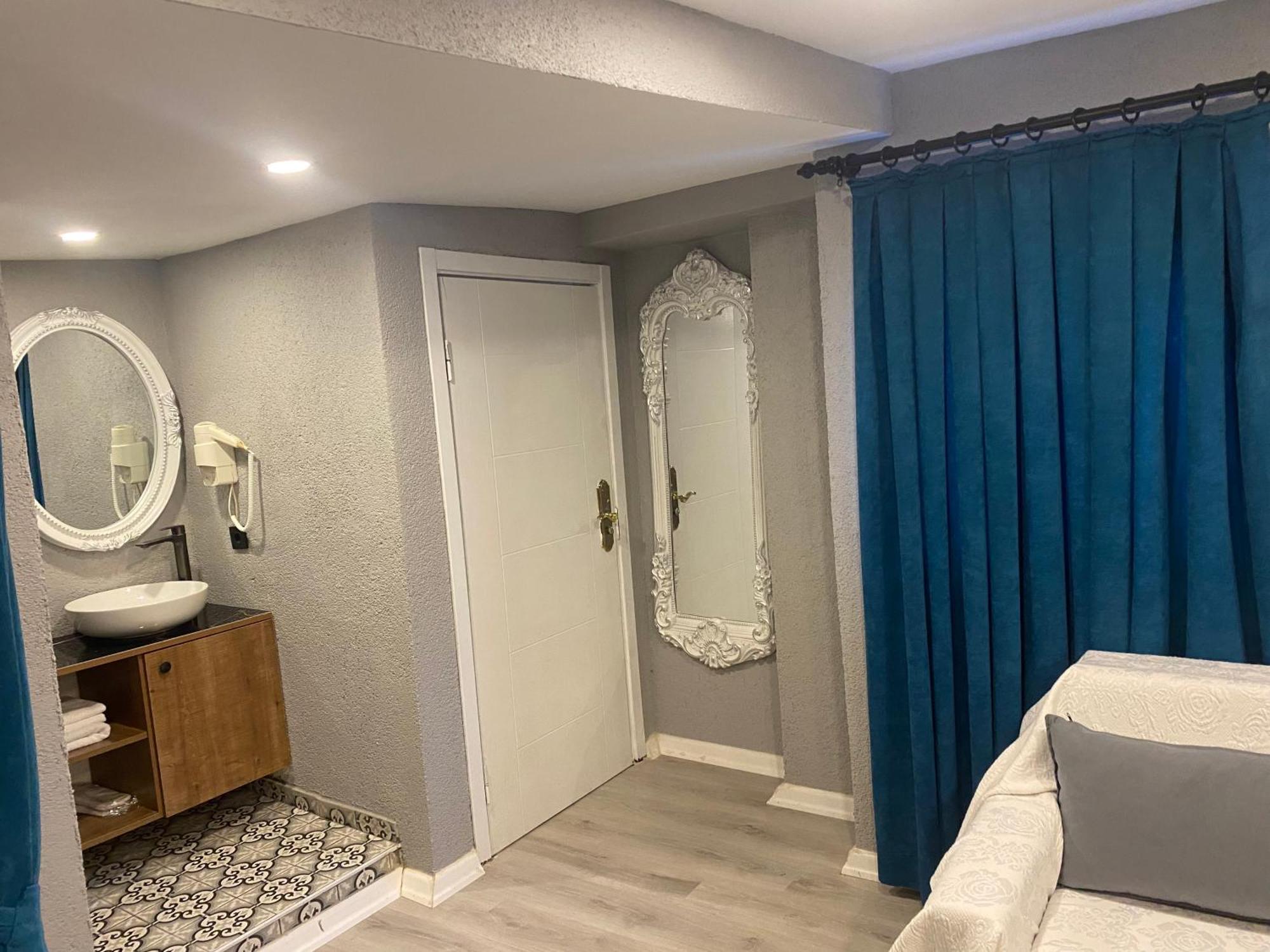 Junior Suite with Balcony