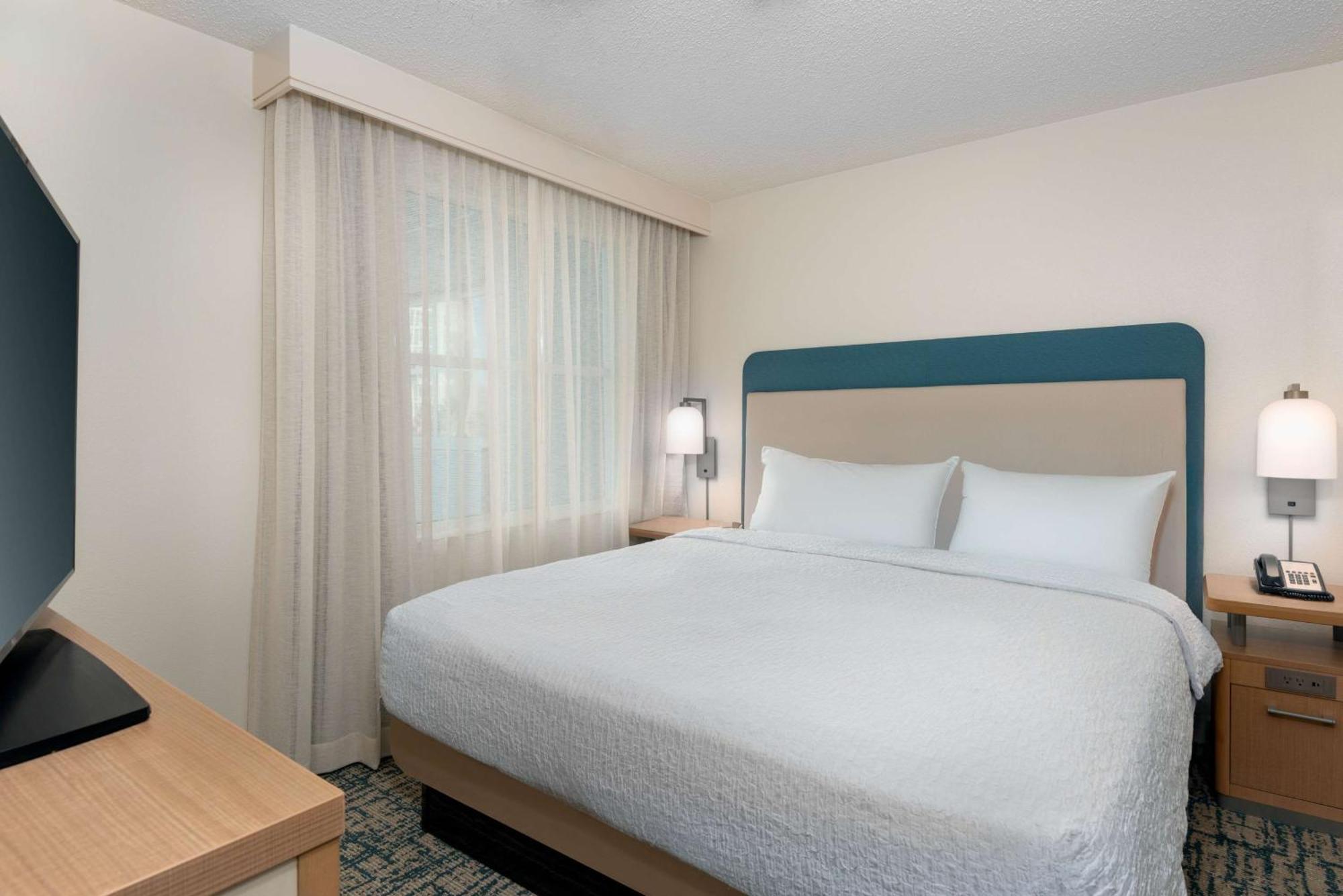 One-Bedroom King Suite Non-Smoking
