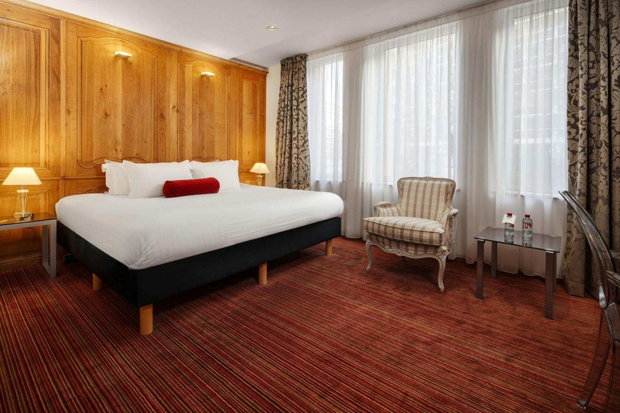 Standard Queen Room