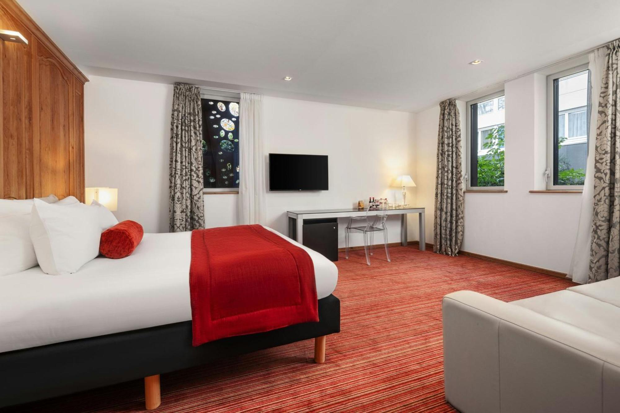 Privilege Queen Room