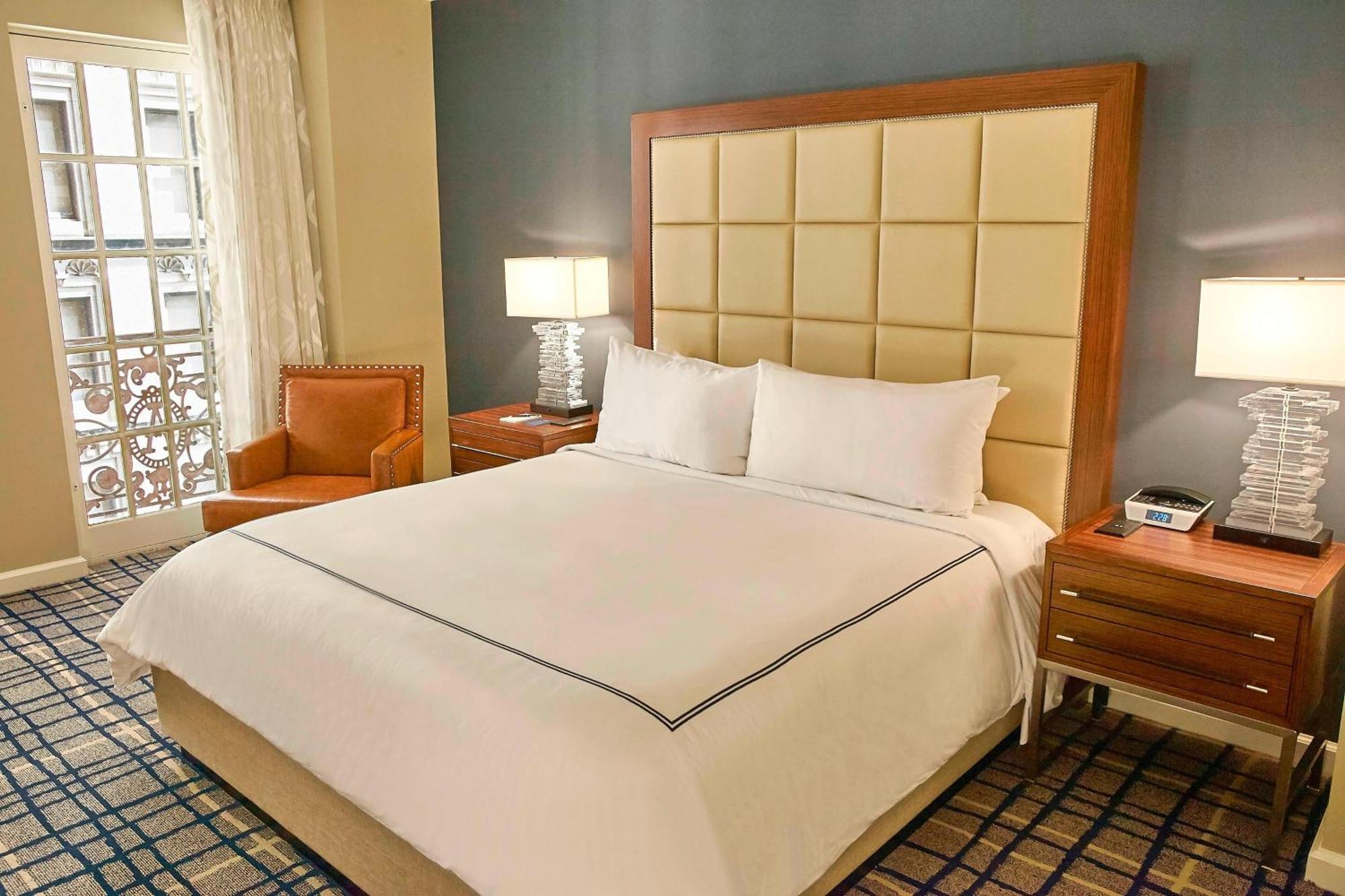 Deluxe Guest room, 1 King Bed,1643138541:JPEG