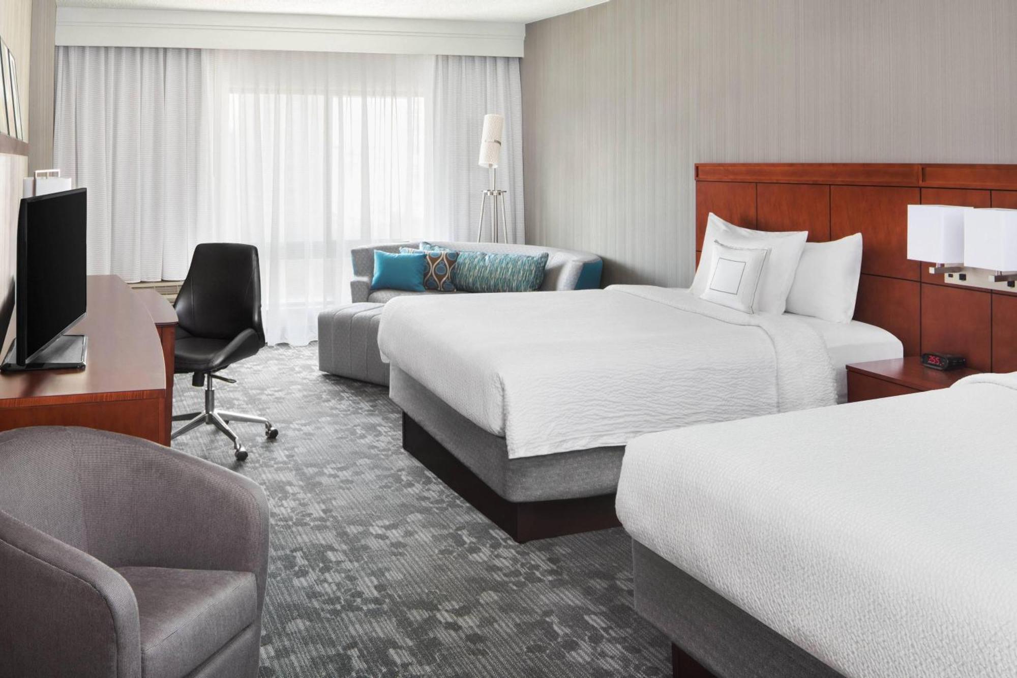 Queen Room with Two Queen Beds,1643156331:JPEG
