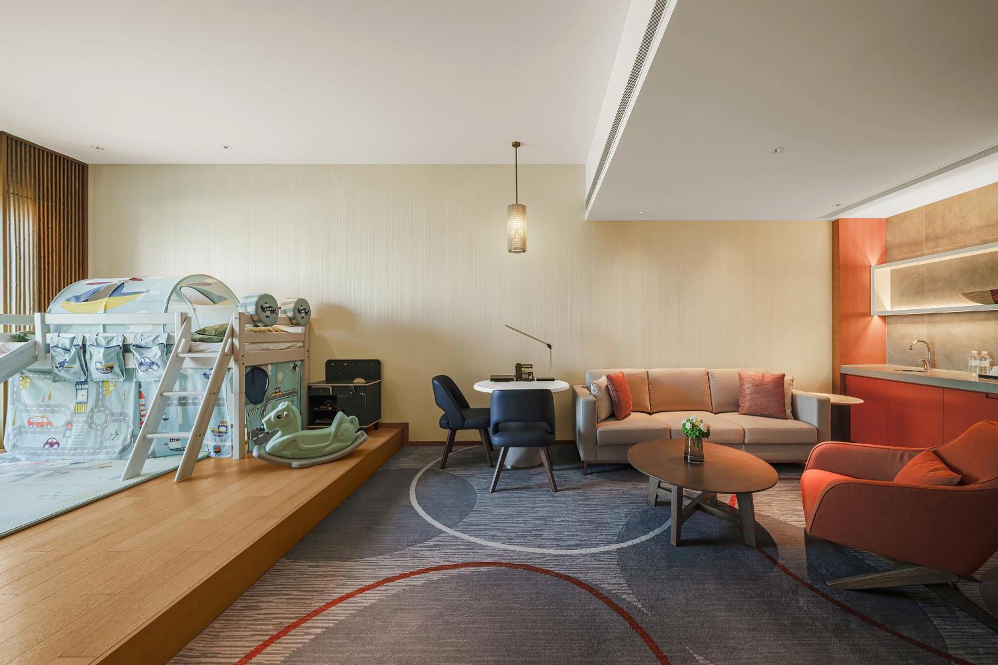 One-Bedroom Suite Kids Theme City View