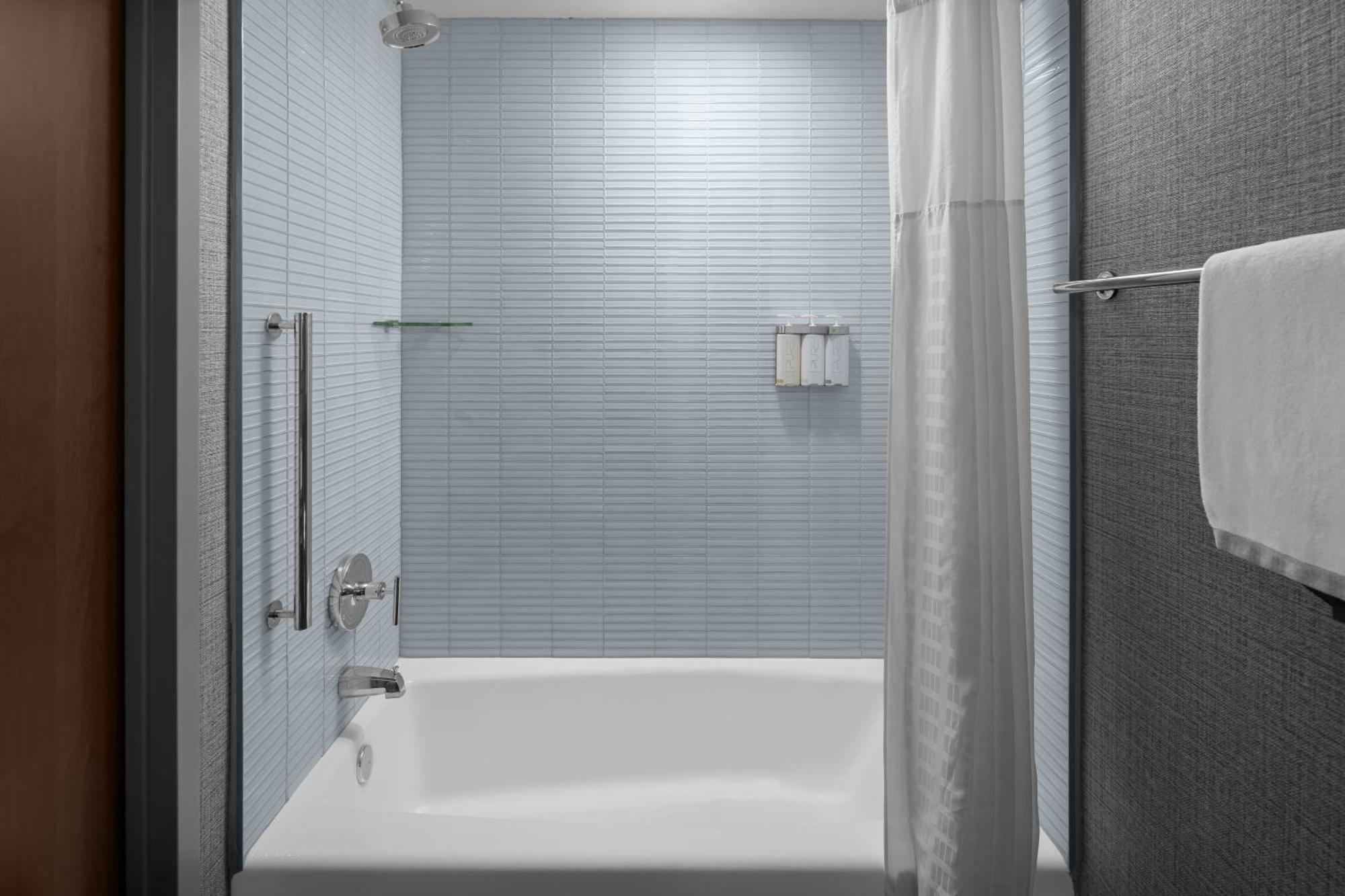 Quarto com Cama King-size - Acessível para Hóspedes com Mobilidade Reduzida