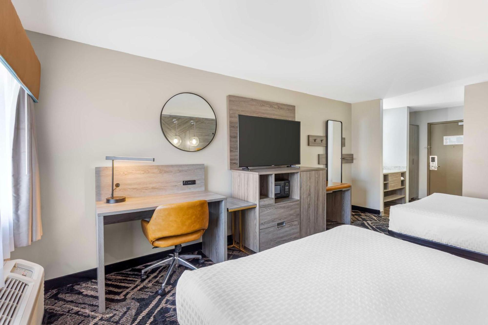 Queen Room with Two Queen Beds - Non-Smoking,1654267396:JPEG