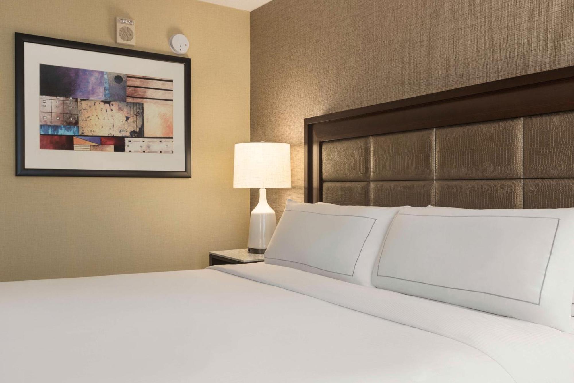 King Room with Tub - Mobility and Hearing Access,1657161975:JPEG