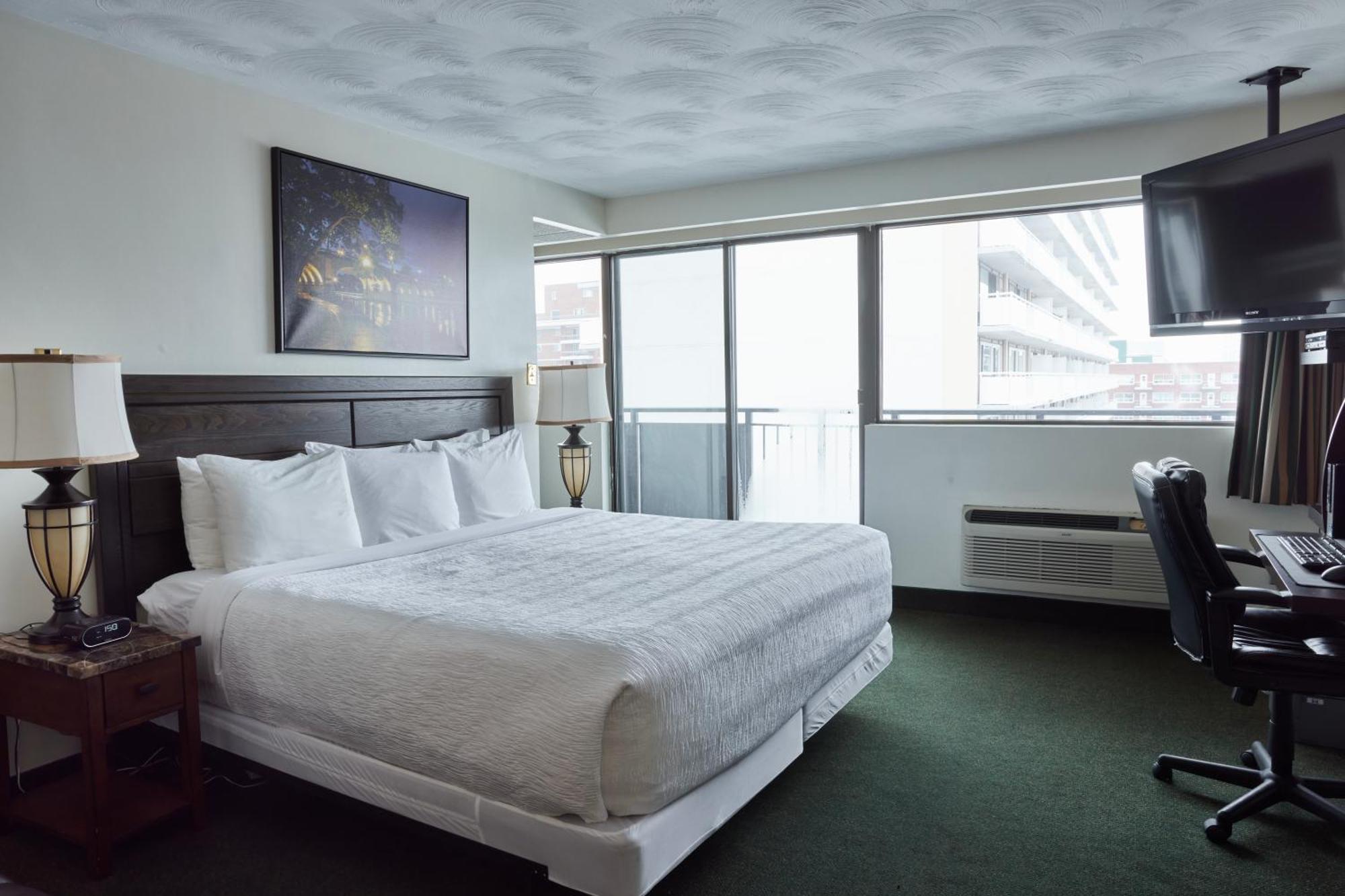 King Studio 1 King Bed