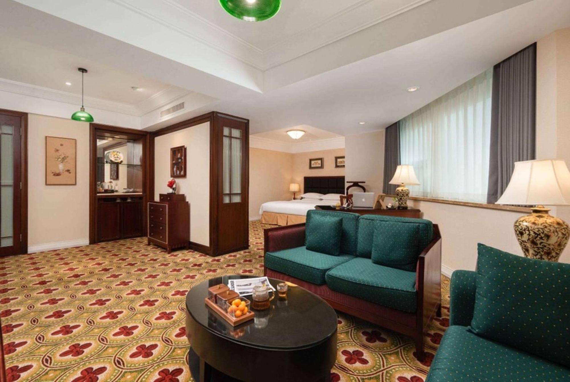 Deluxe King Suite