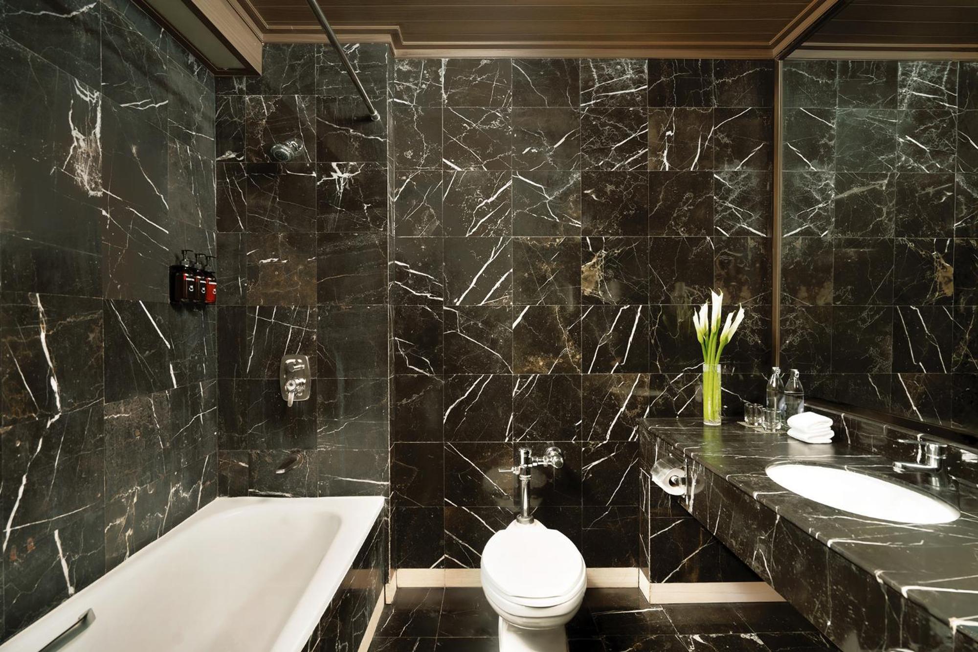 Executive Suite 1 King Bed Executive Lounge Access on Food & Beverages,1716993822:JPEG