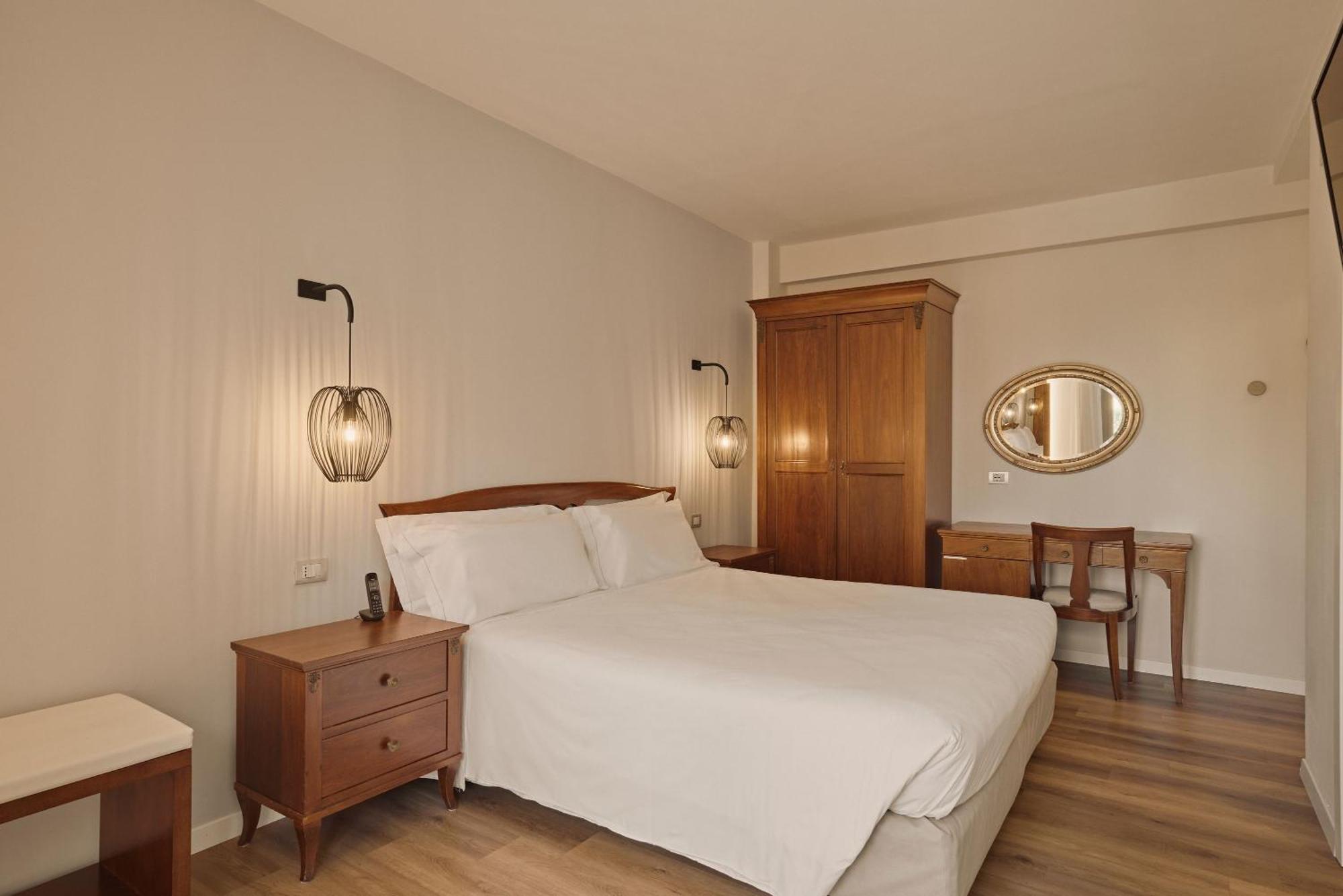 Deluxe Double Room Balcony,1666643817:JPEG