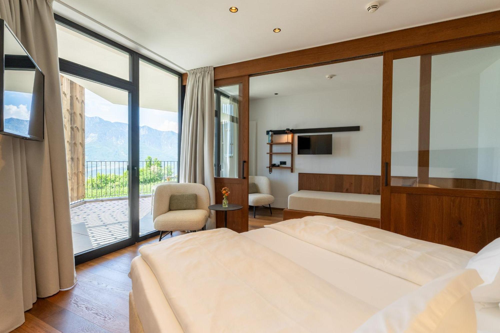 Suite with Balcony,1670716953:JPEG