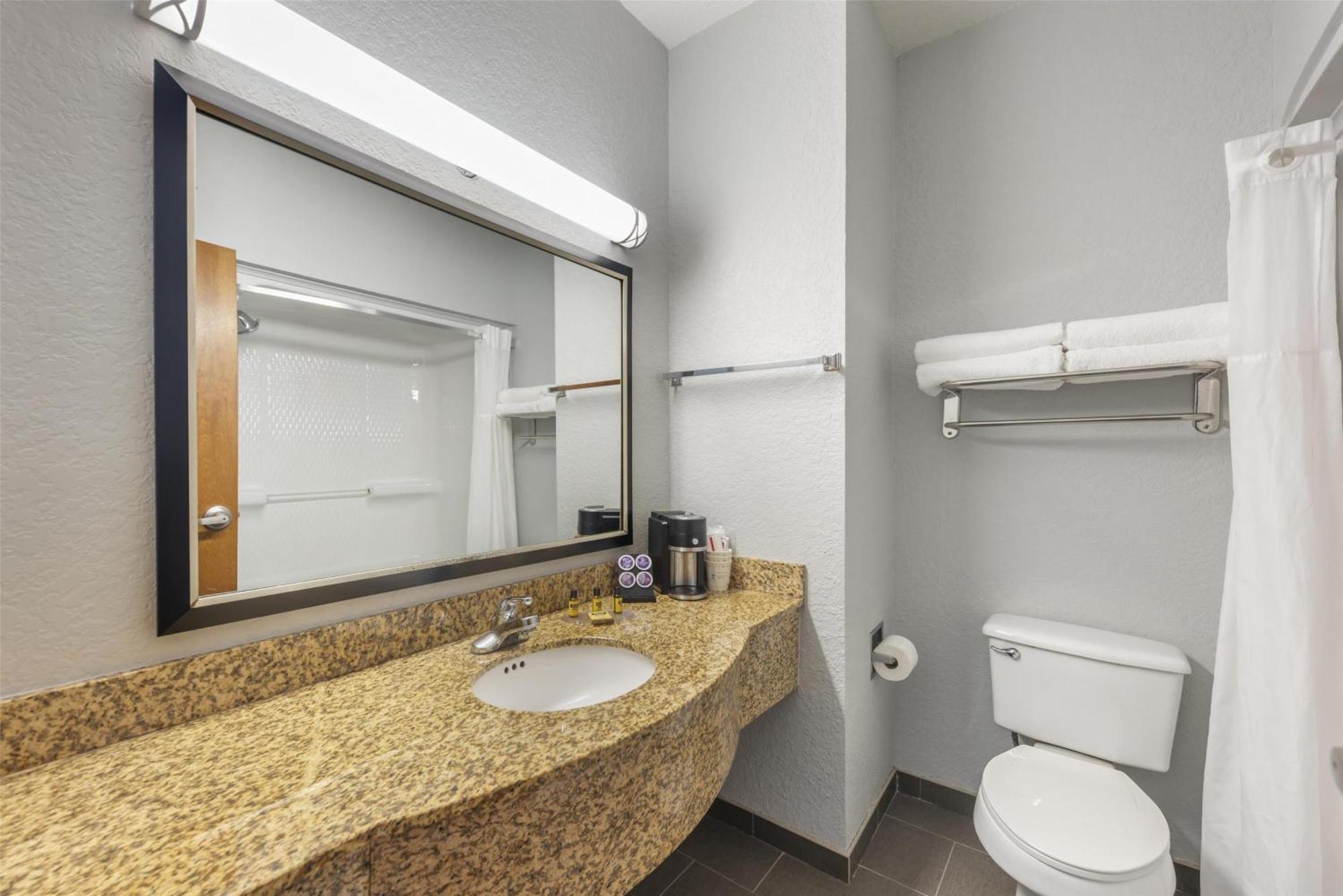 King Suite with Spa Bath,1674715143:JPEG