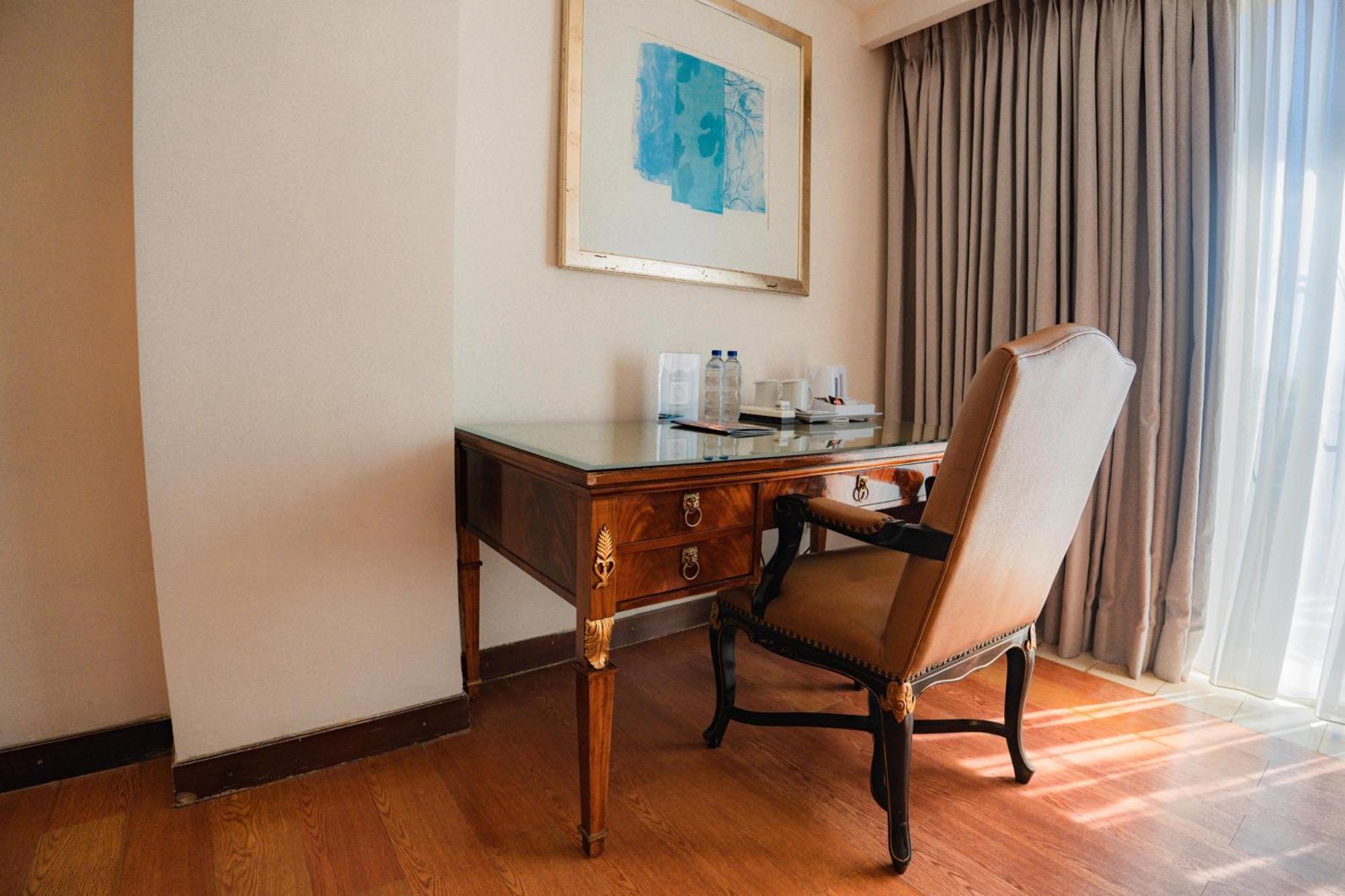 Super Deluxe Pool View Room Airport Transfer