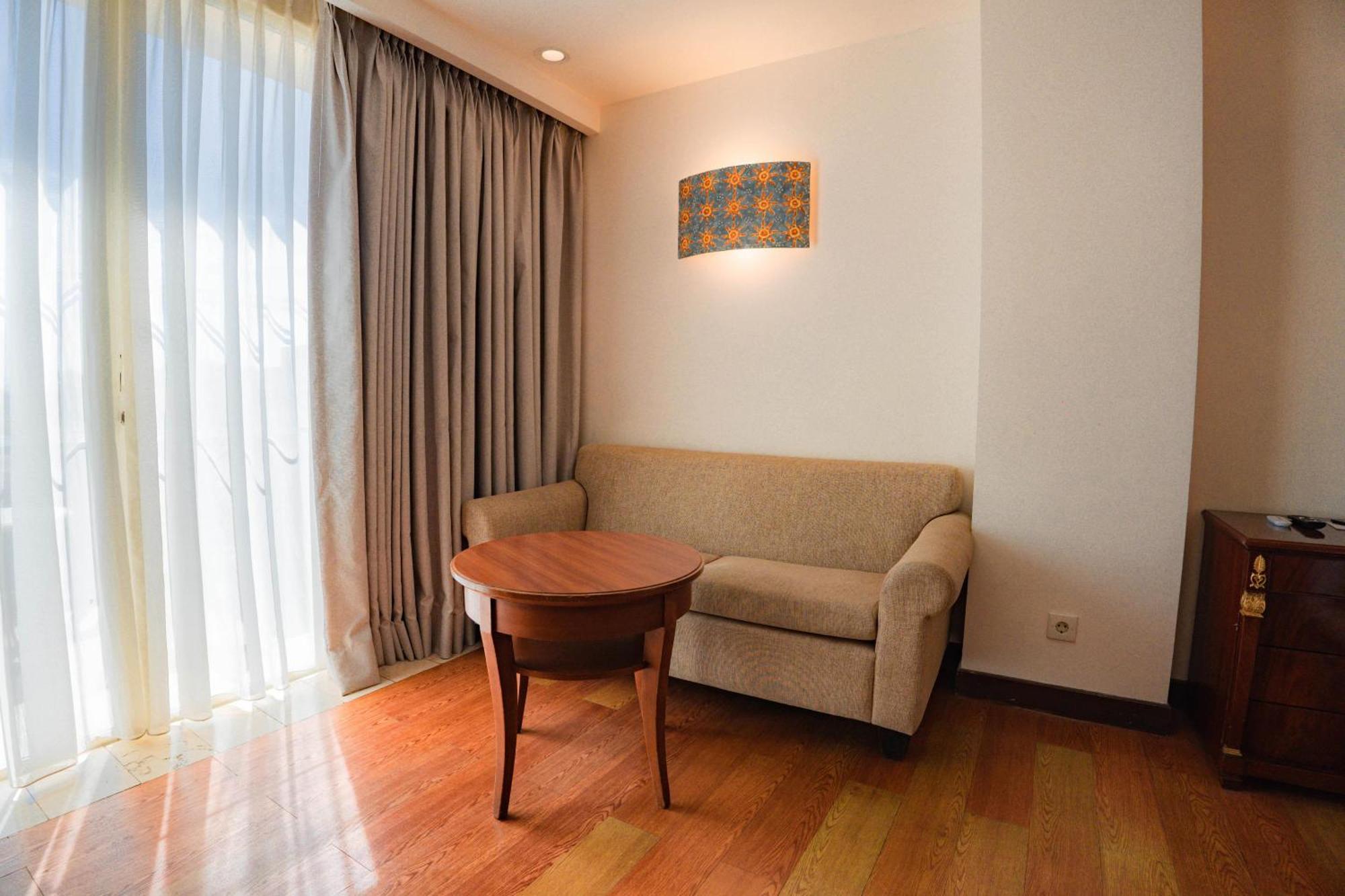 Super Deluxe Pool View Room Airport Transfer