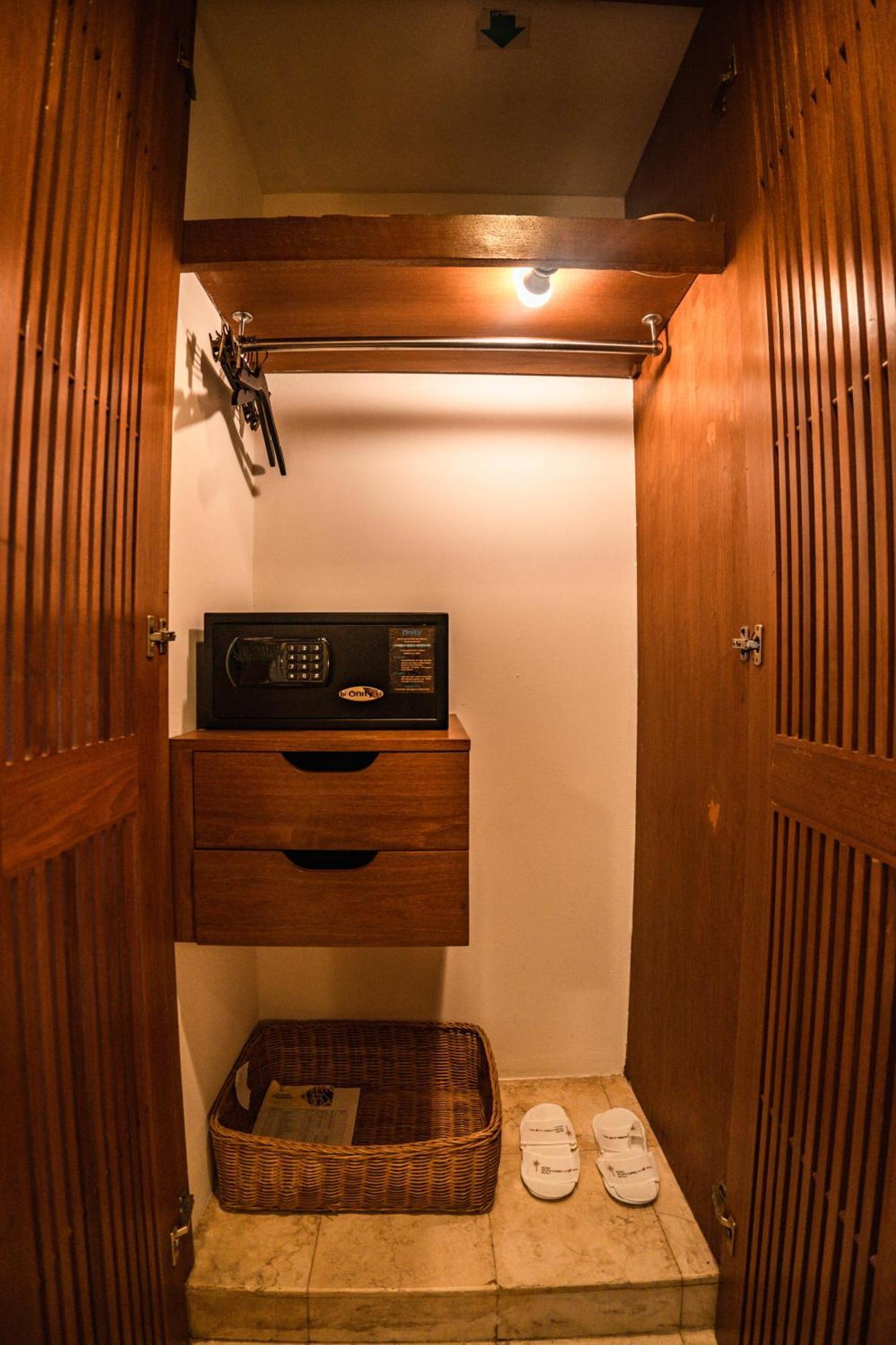 Super Deluxe Room with Free Airport Transfer,1675802632:JPEG