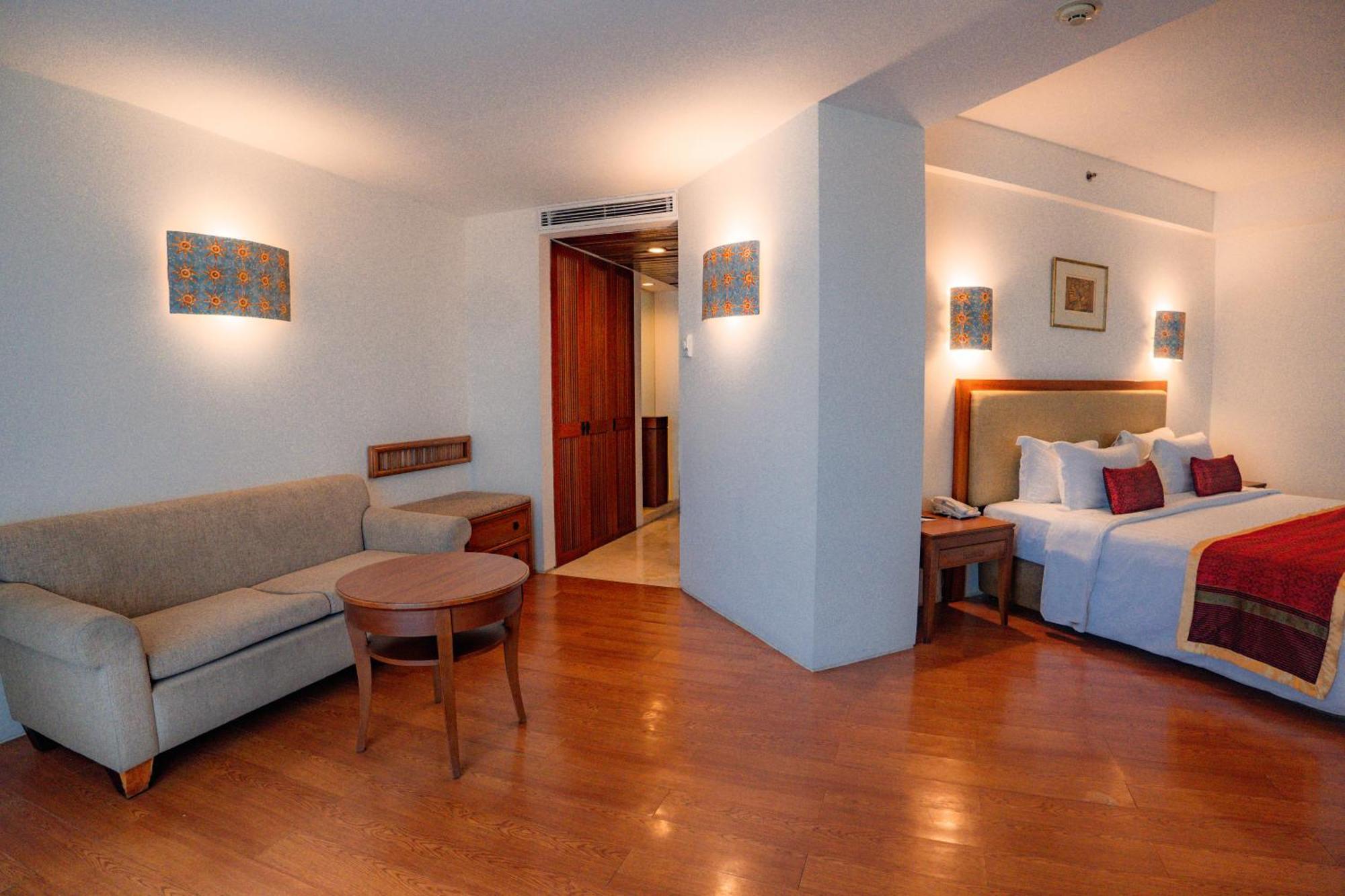 Super Deluxe Room Airport Transfer