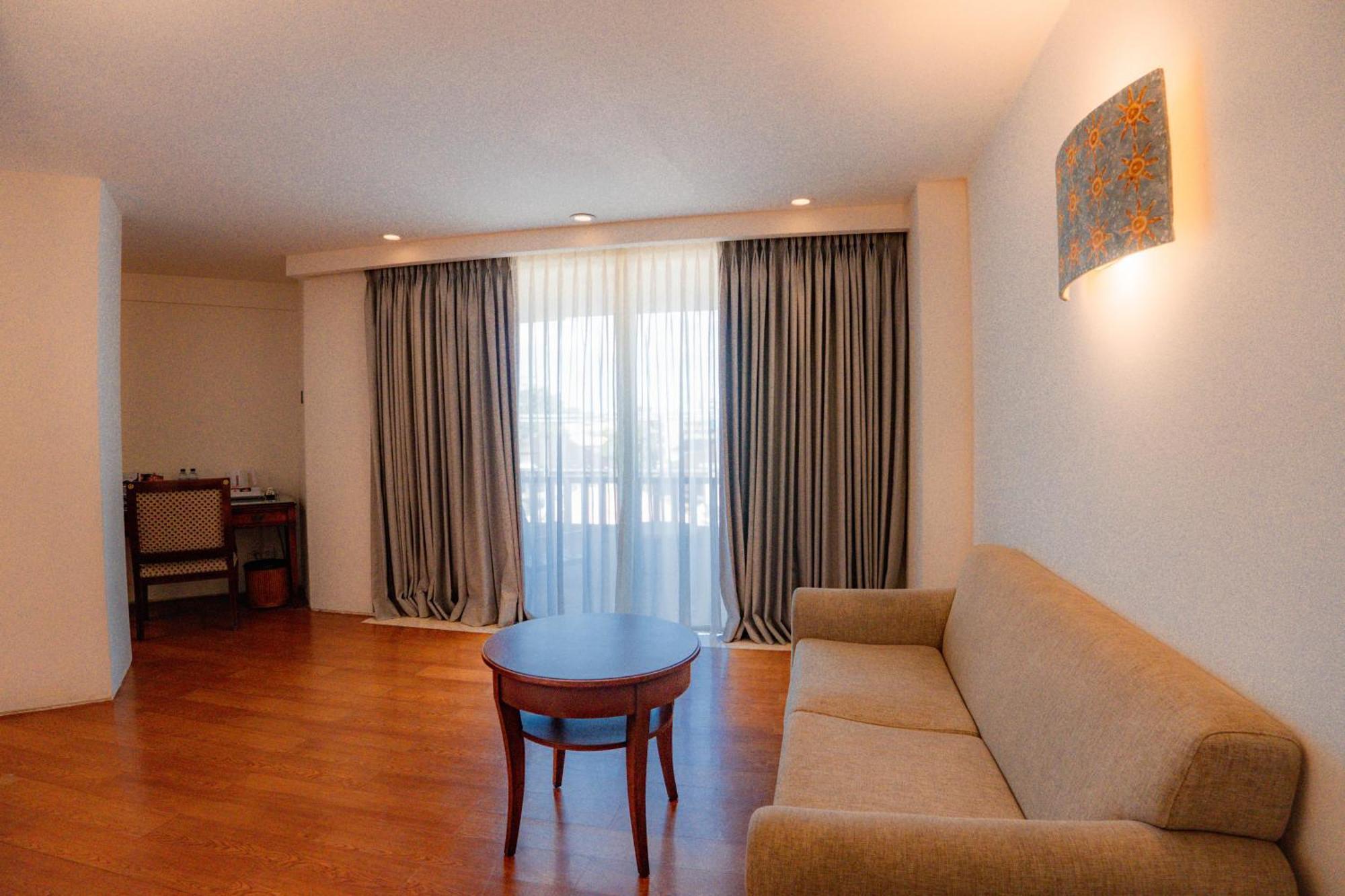 Super Deluxe Room Airport Transfer