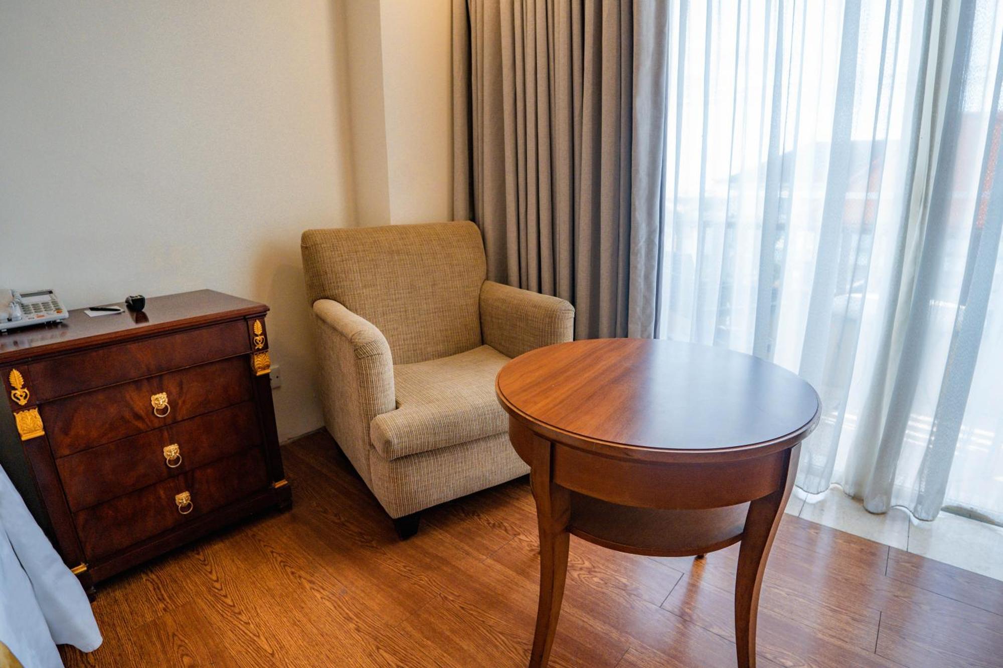 Deluxe Double or Twin Room Airport Transfer