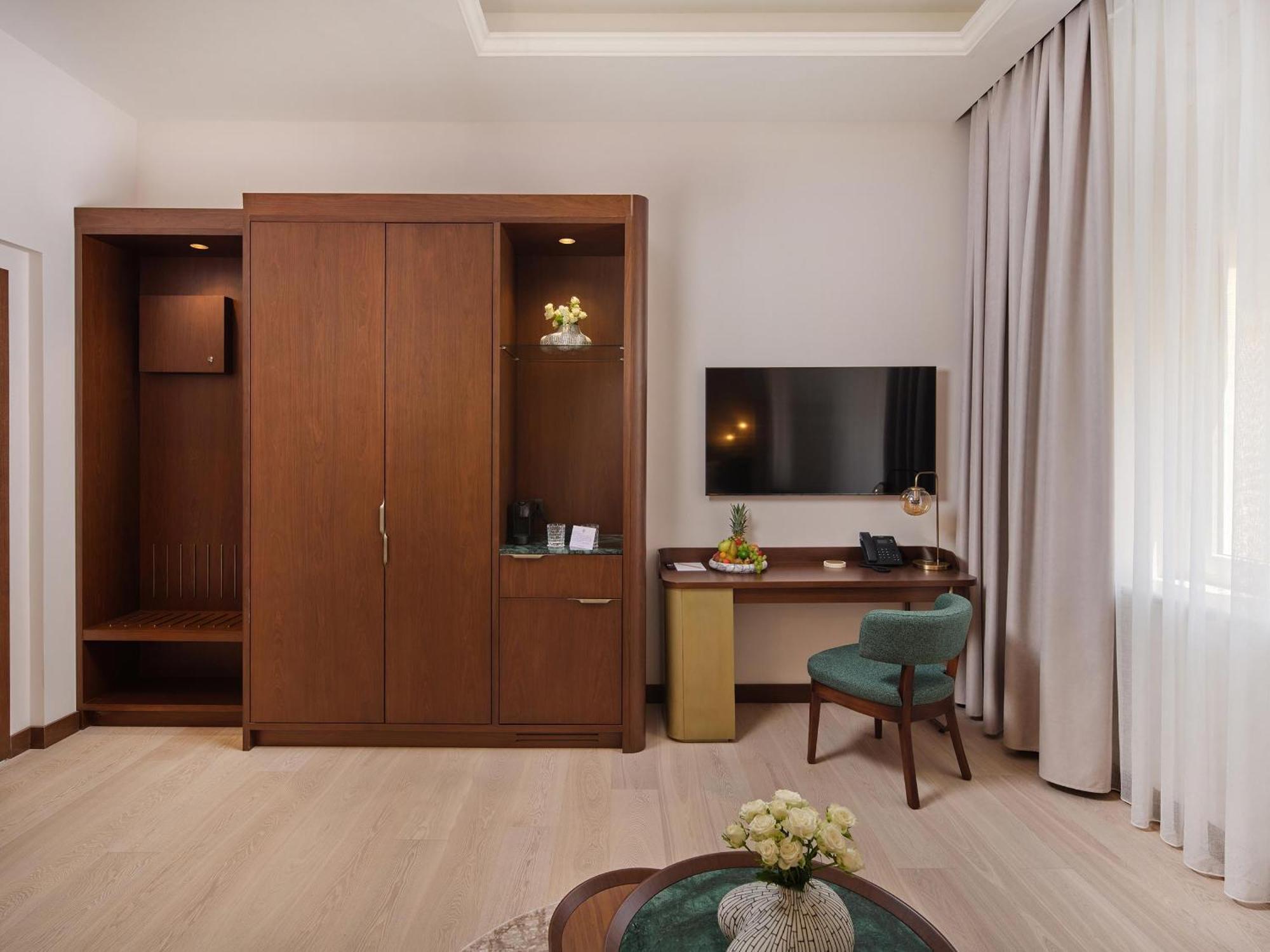 Quarto Deluxe com Cama de Casal ou 2 de Solteiro e Varanda