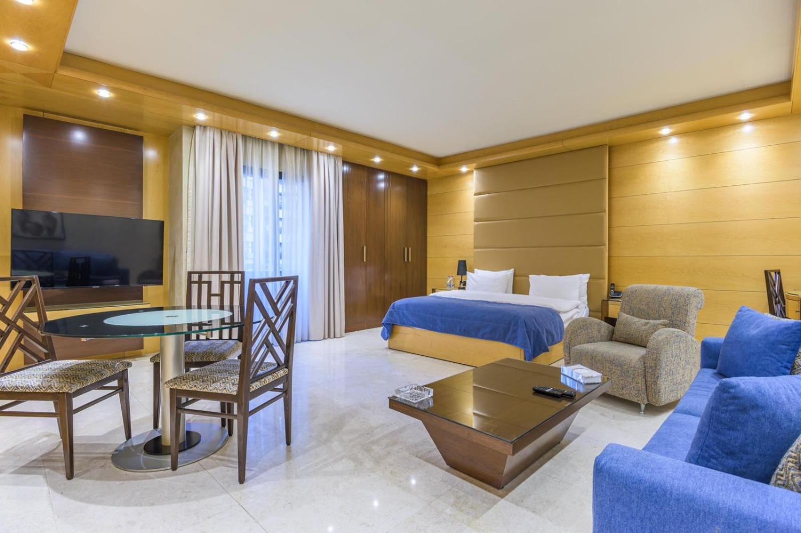 Executive Suite,1681732735:JPEG