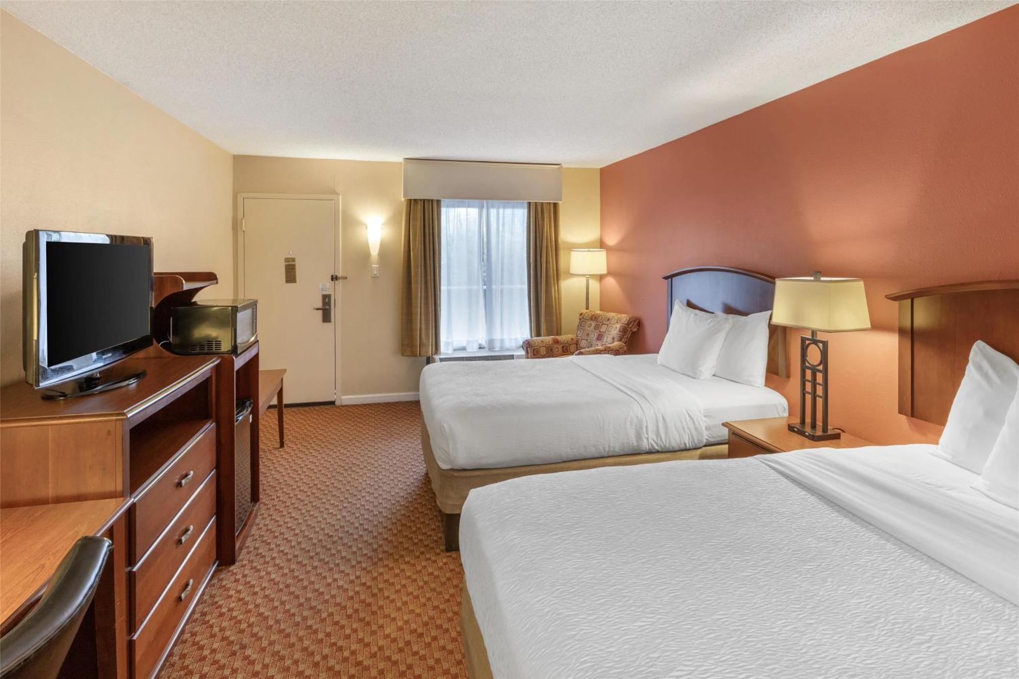 Double Room Two Double Beds Exterior Entrance Smoking,1681737613:JPEG