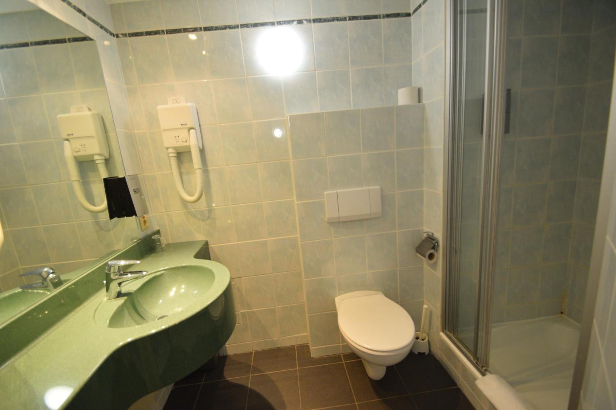 Single Room,1682930151:JPEG