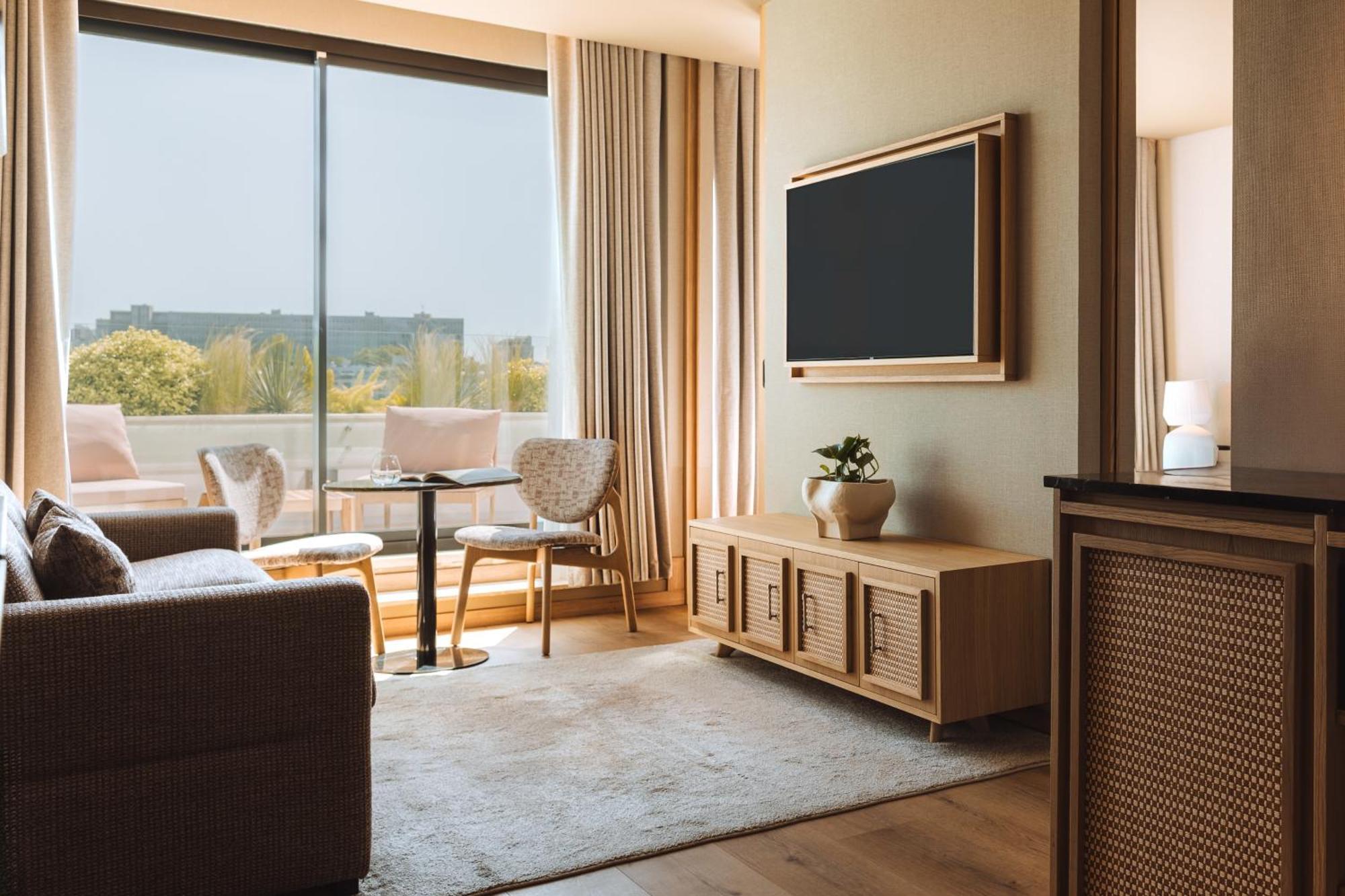 Suite City View