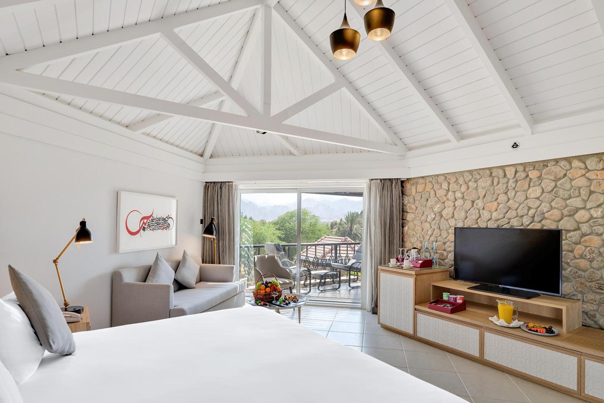 Deluxe Mountain View Room Balcony