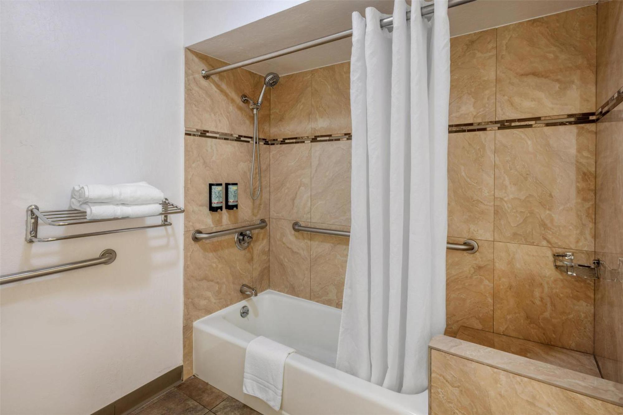 Queen Room with Bath Tub - Disability Access/Non-Smoking,1691987936:JPEG
