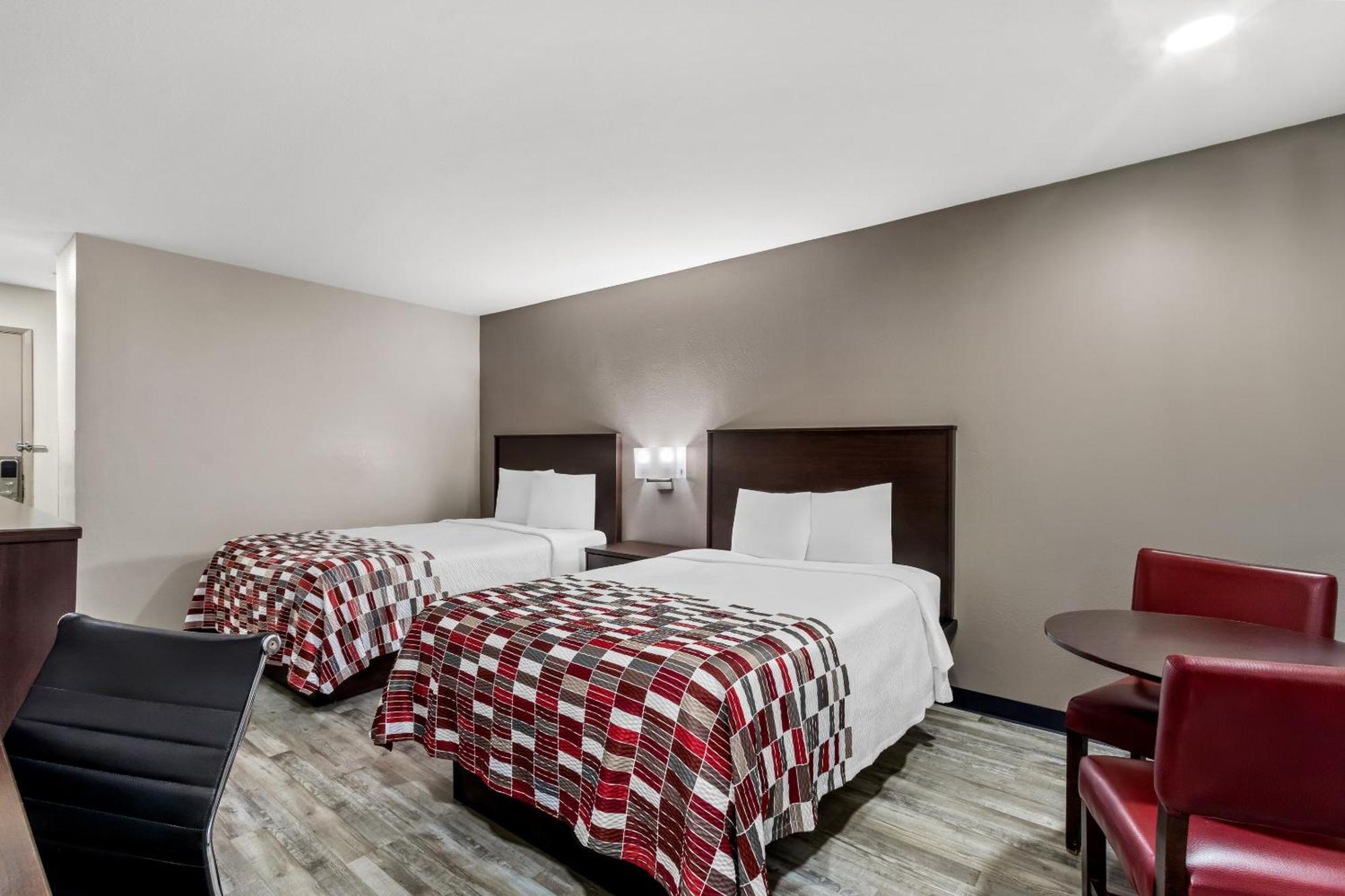 Deluxe Room Two Double Beds Smoke
