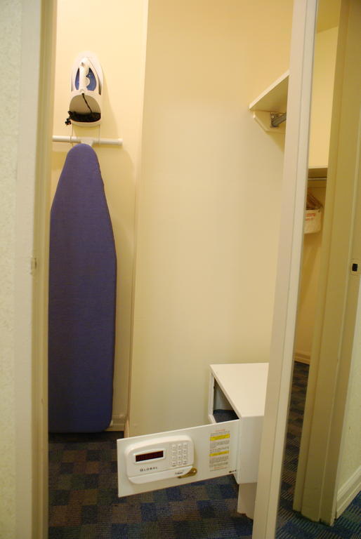 One-Bedroom Queen Suite - Non-Smoking