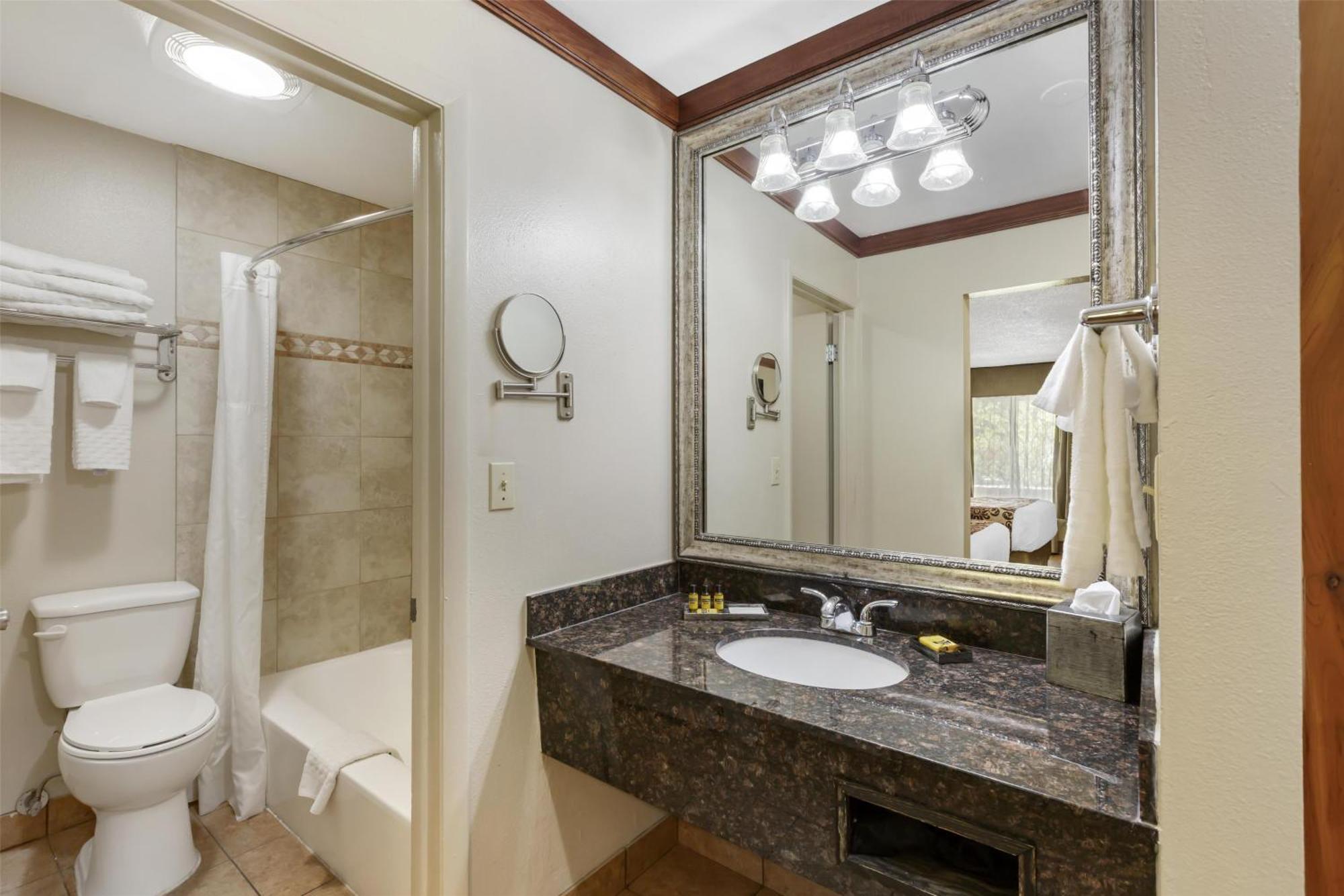 Deluxe Queen Room with Two Queen Beds - Non-Smoking