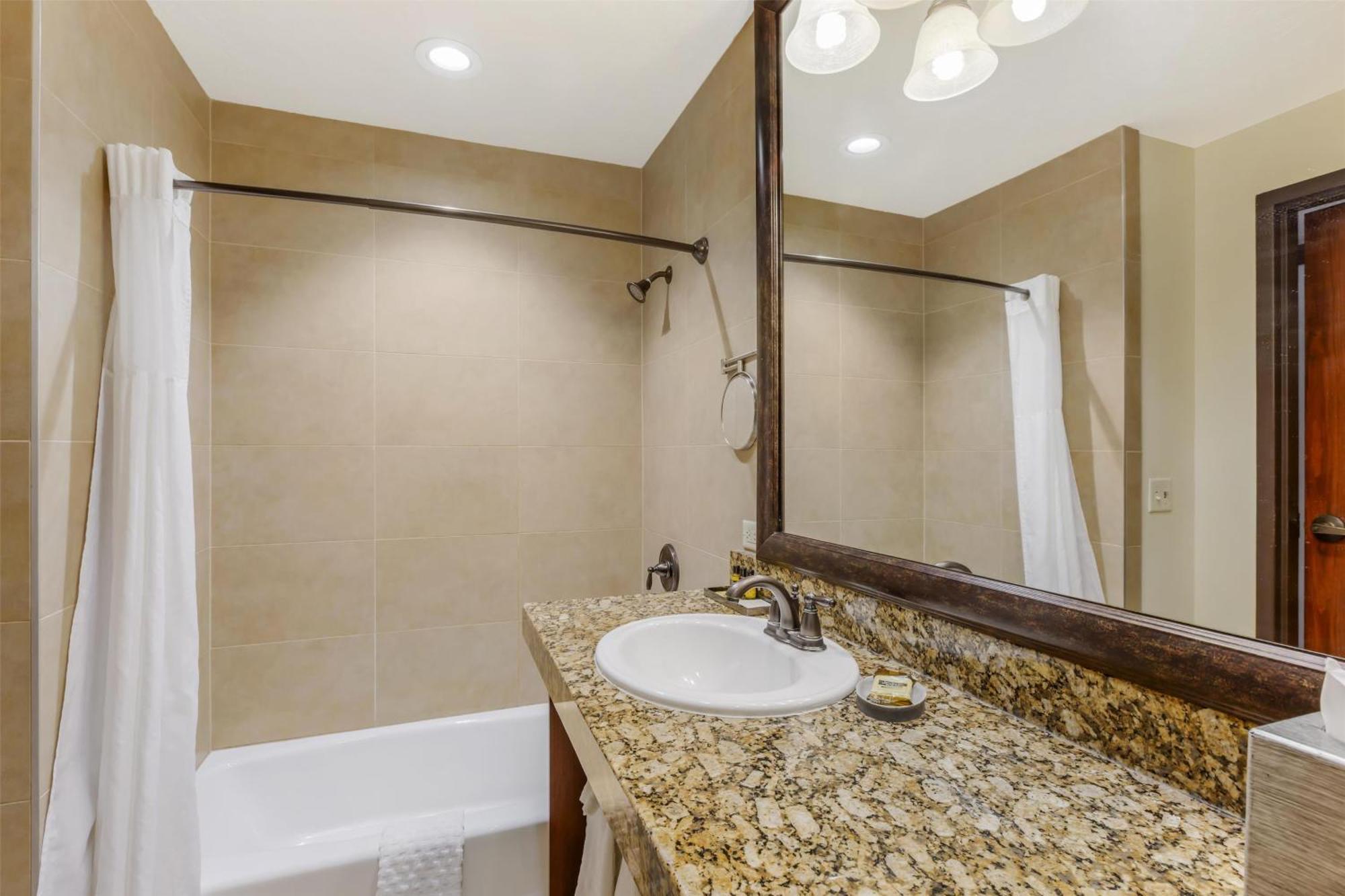 Queen Room with Two Queen Beds and Bath Tub - Disability Access/Non-Smoking