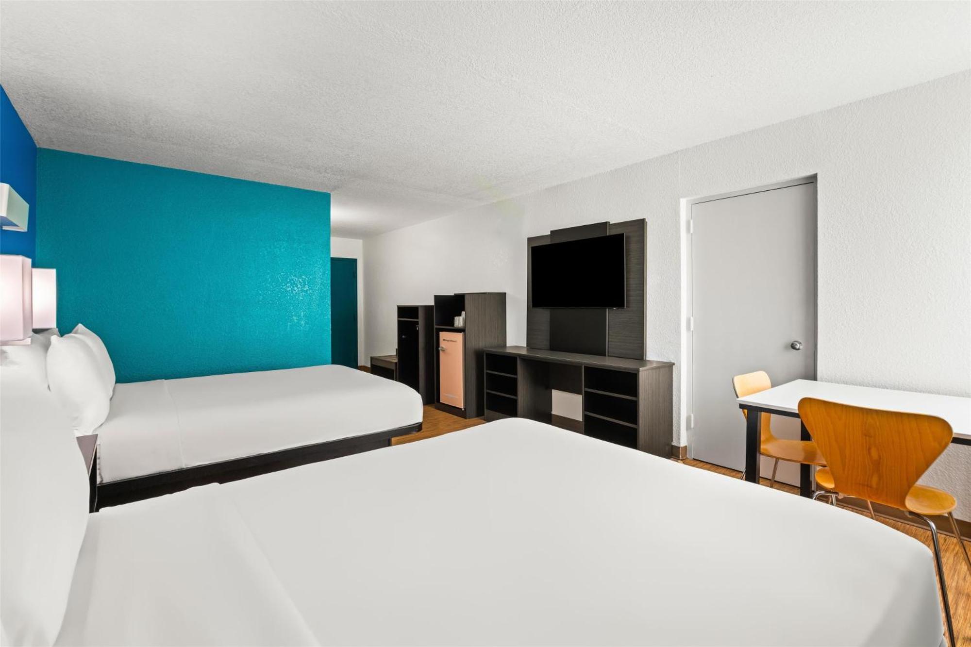 Queen Room with Two Queen Beds - Non-Smoking,1698927471:JPEG