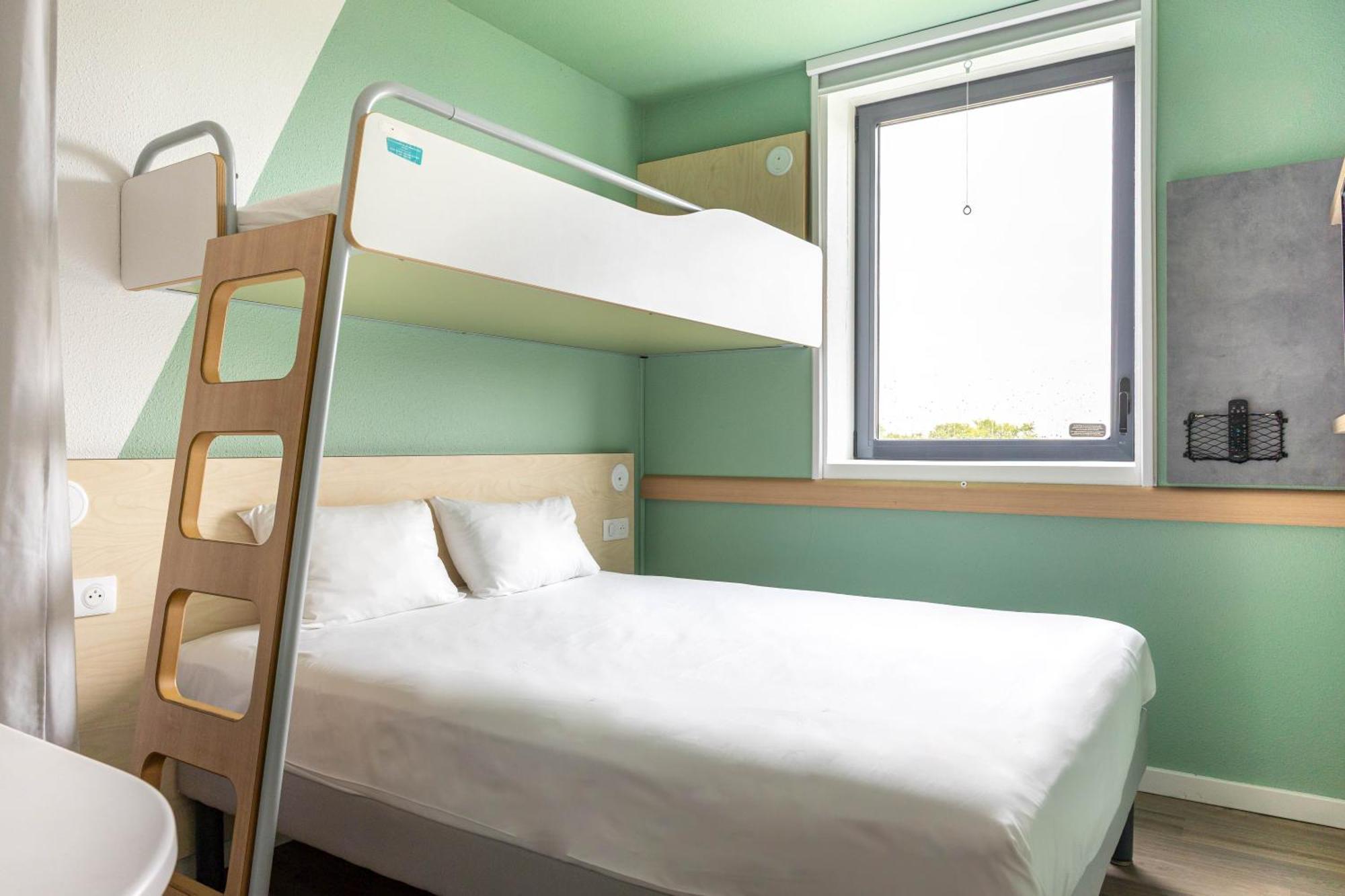 Triple Room One Double Bed One Bunk Bed,1773747265:JPEG