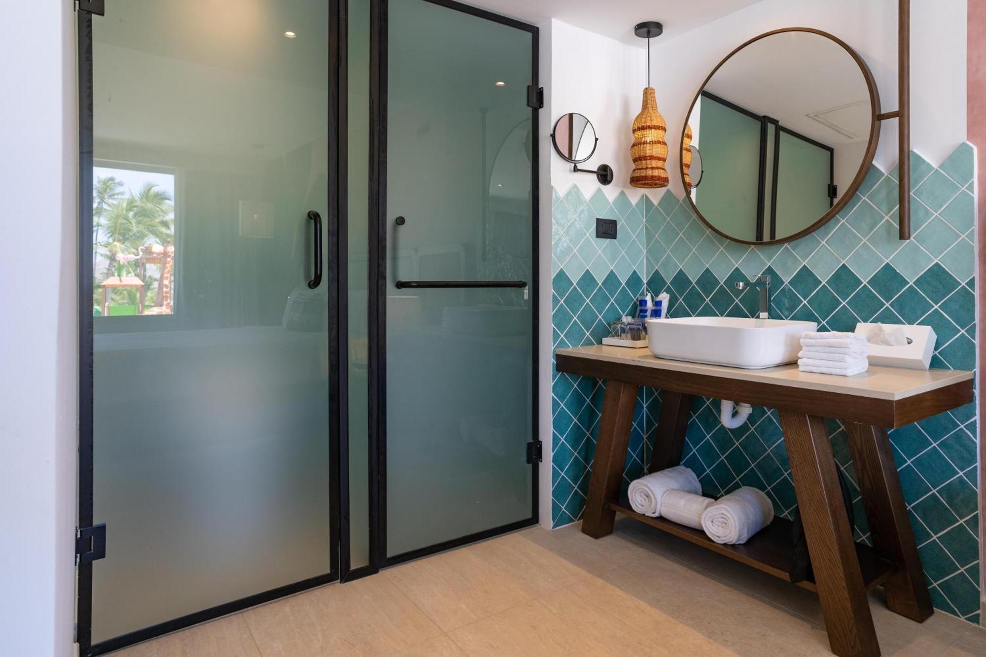 Family Room,1703565600:JPEG