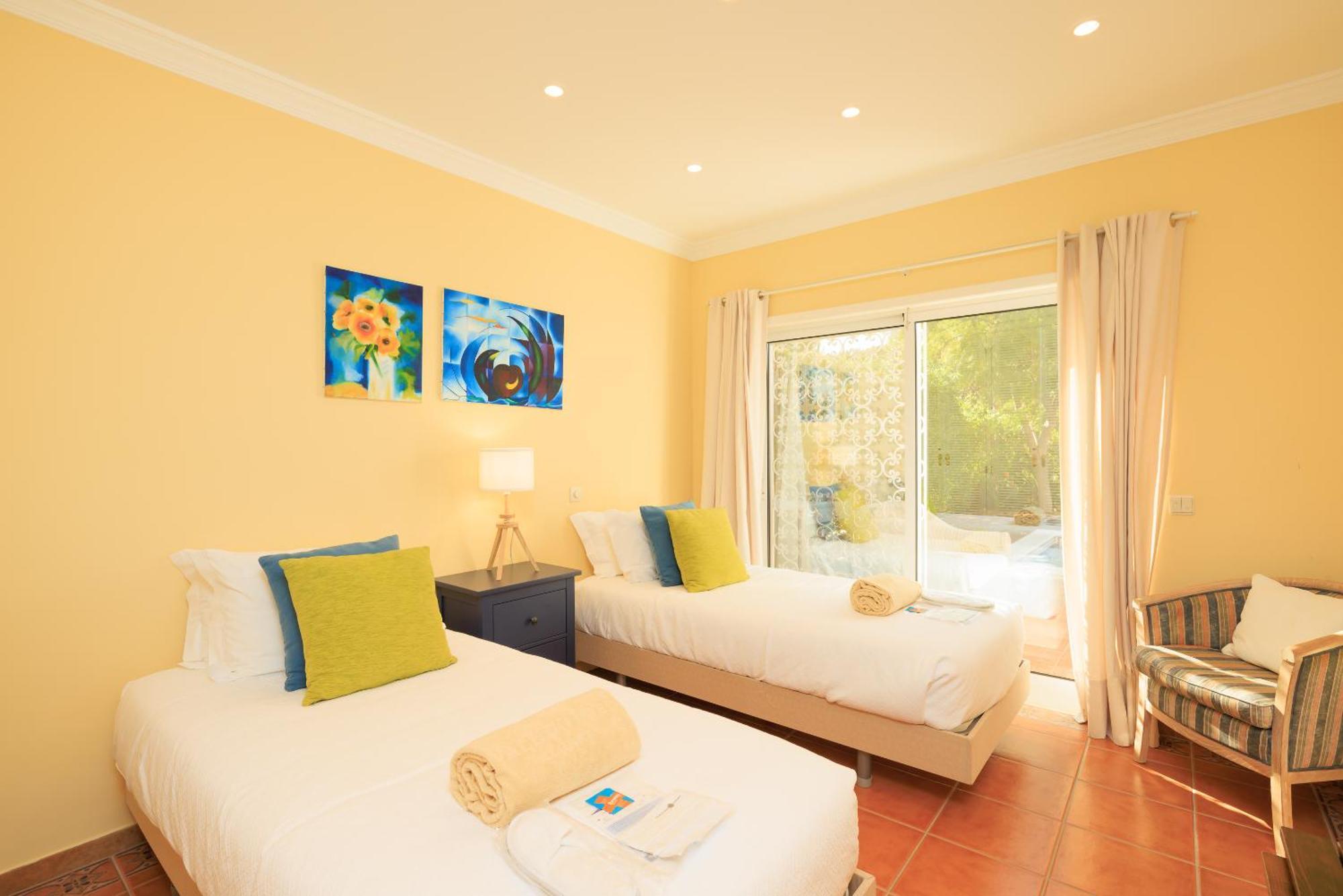 Superior 3 Bedroom Townhouse with Pool