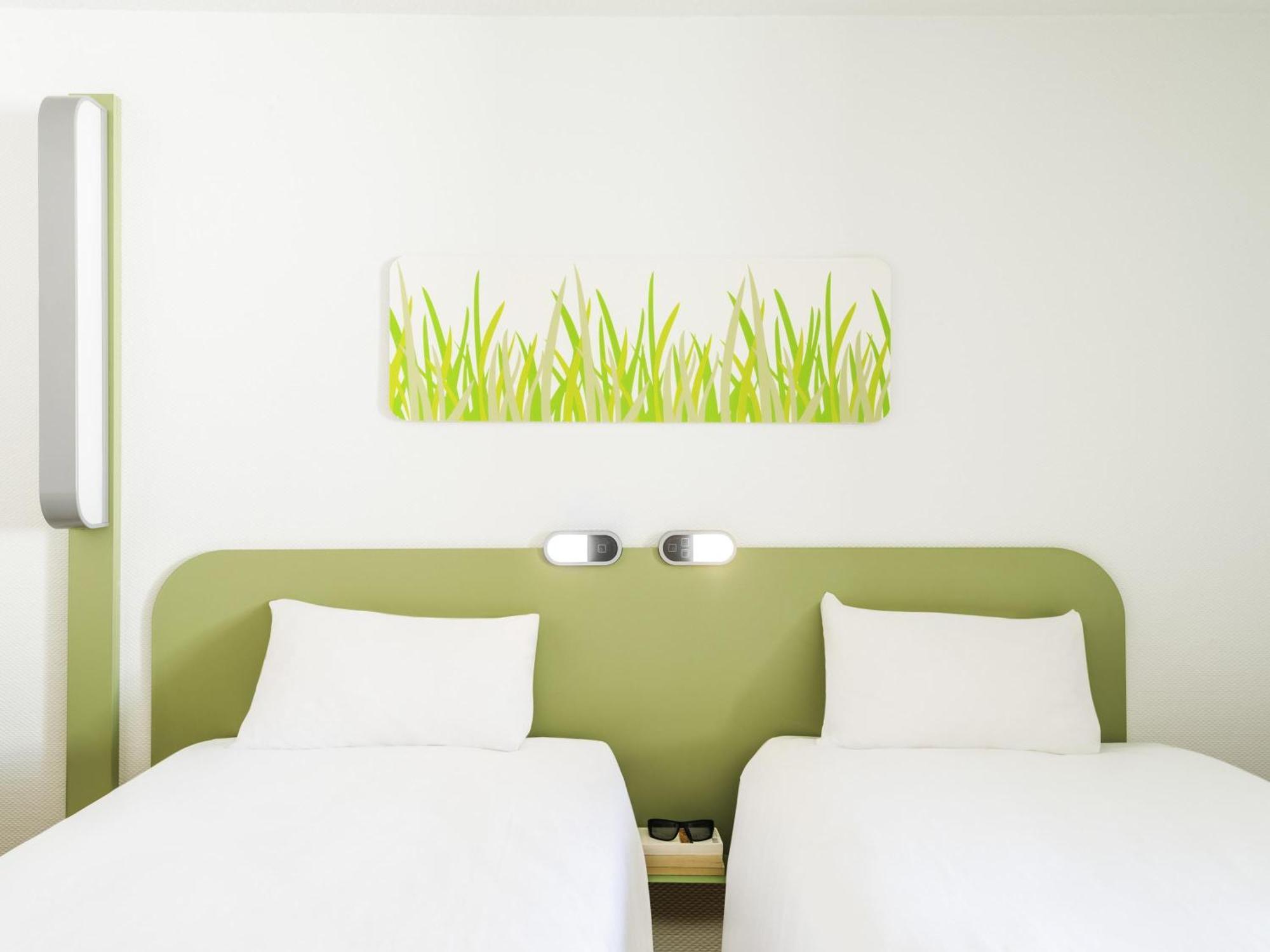 Accessible Classic Twin Room,1704971846:JPEG