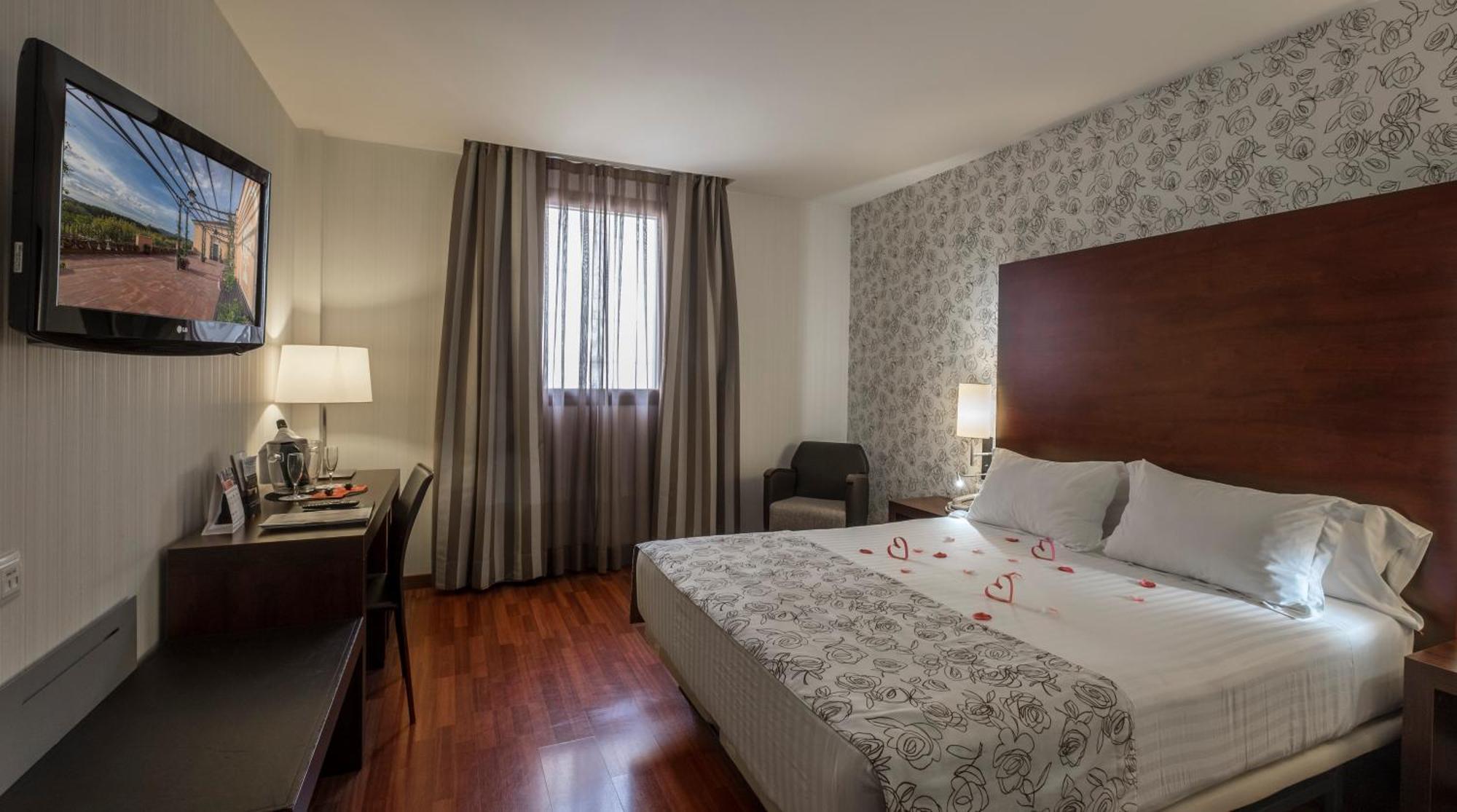 Standard Queen Room